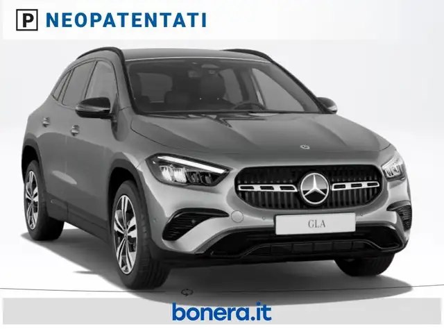Mercedes-Benz GLA view 2
