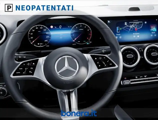 Mercedes-Benz GLA view 5