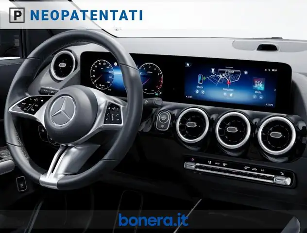 Mercedes-Benz GLA view 6