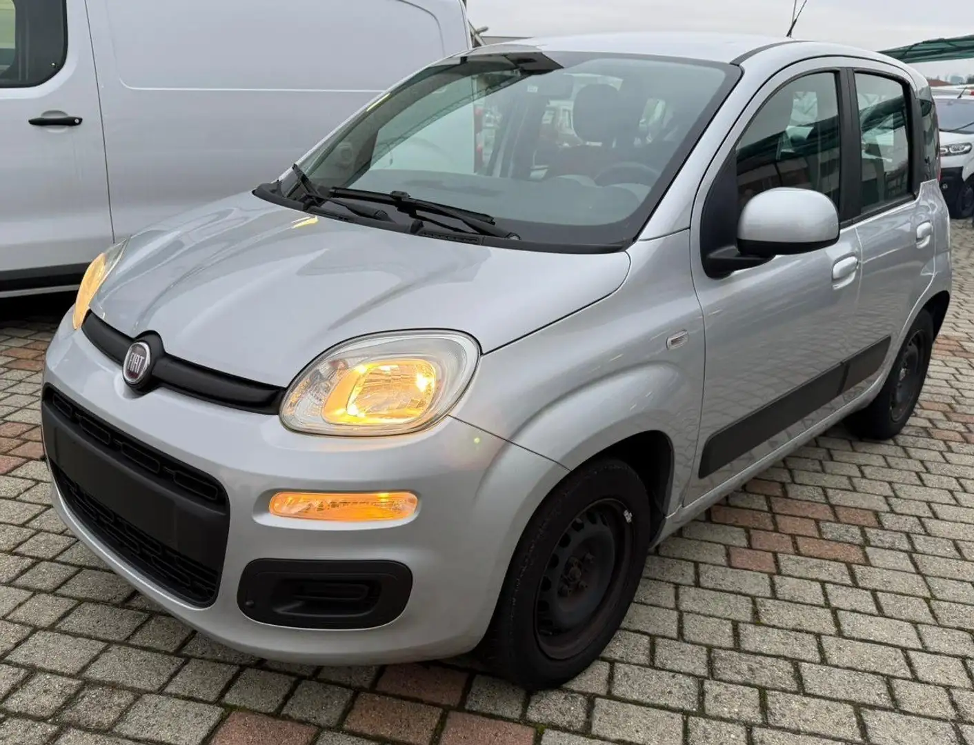 Fiat Panda Panda 0.9 t.air turbo Easy 85cv Silber - 1