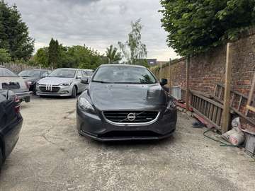 V40 1.6 D2 Kinetic R-Design Powershift Degat Capot