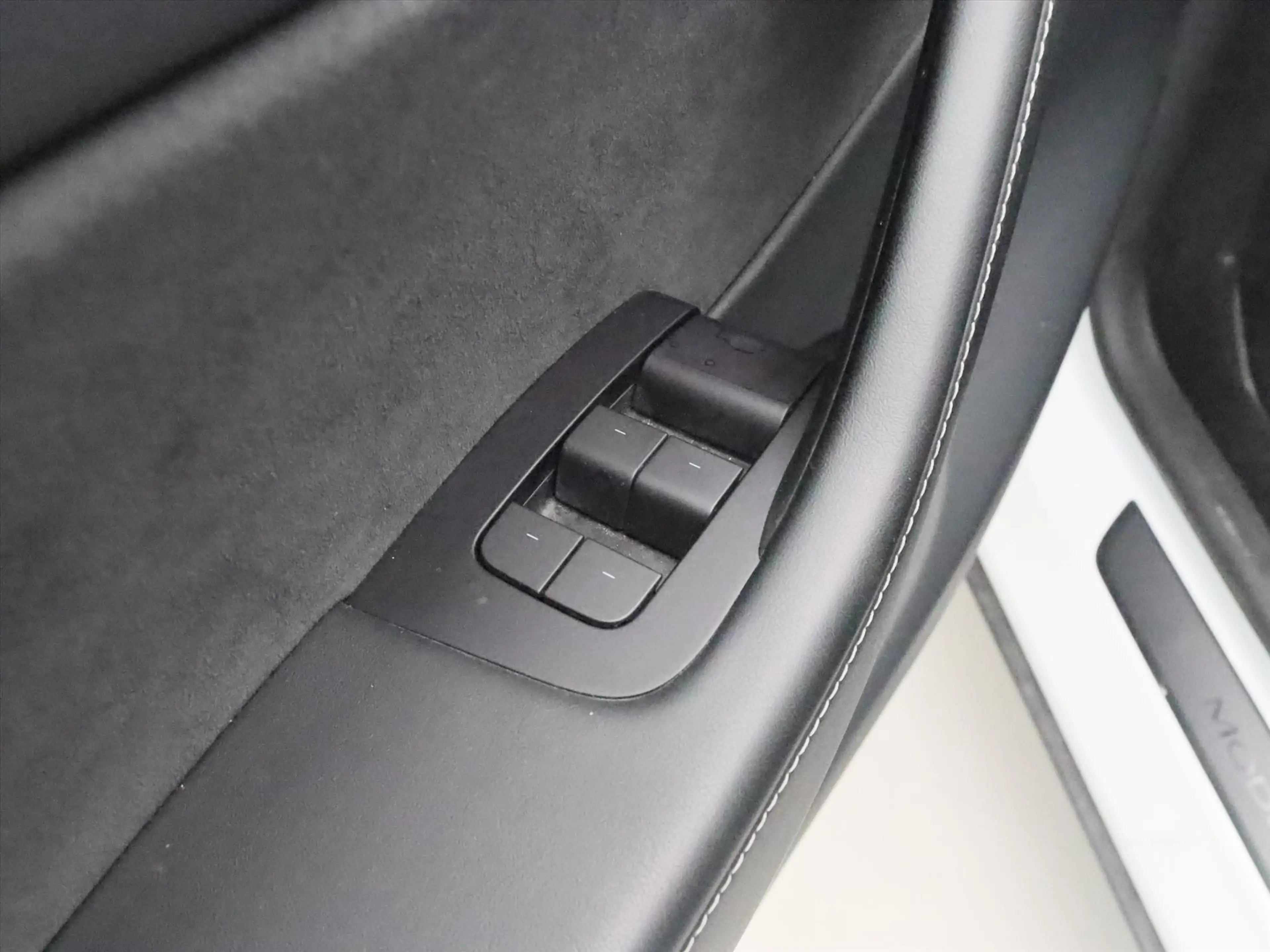 Tesla Model Y Standard RWD Plus 299pk 95% SoH [ TREKHAAK+AMD RYZ — photo 34