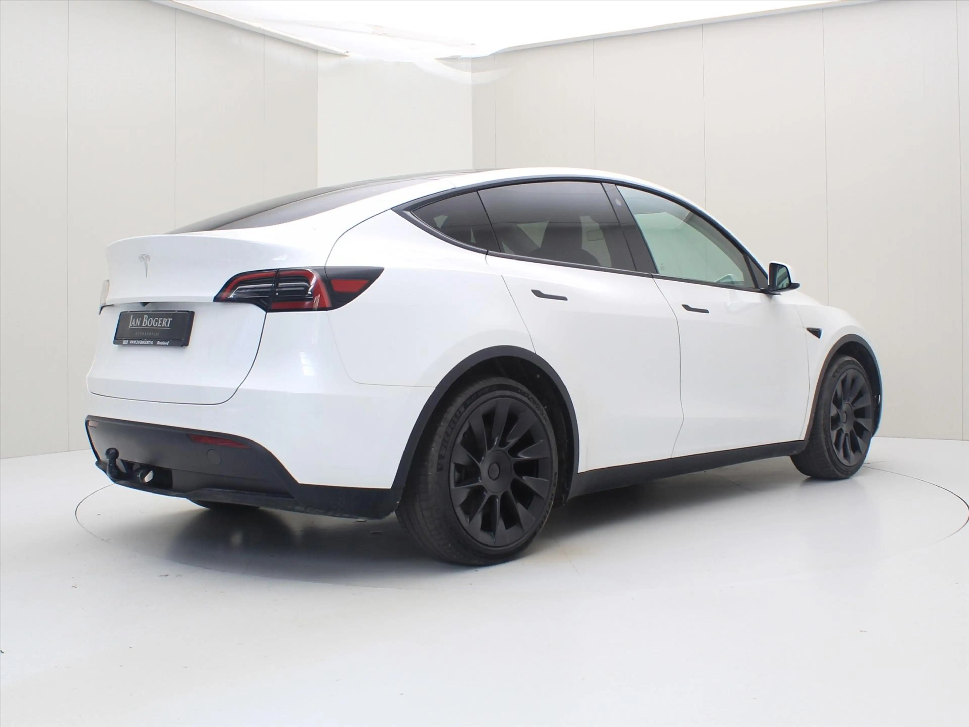 Tesla Model Y Standard RWD Plus 299pk 95% SoH [ TREKHAAK+AMD RYZ — photo 3