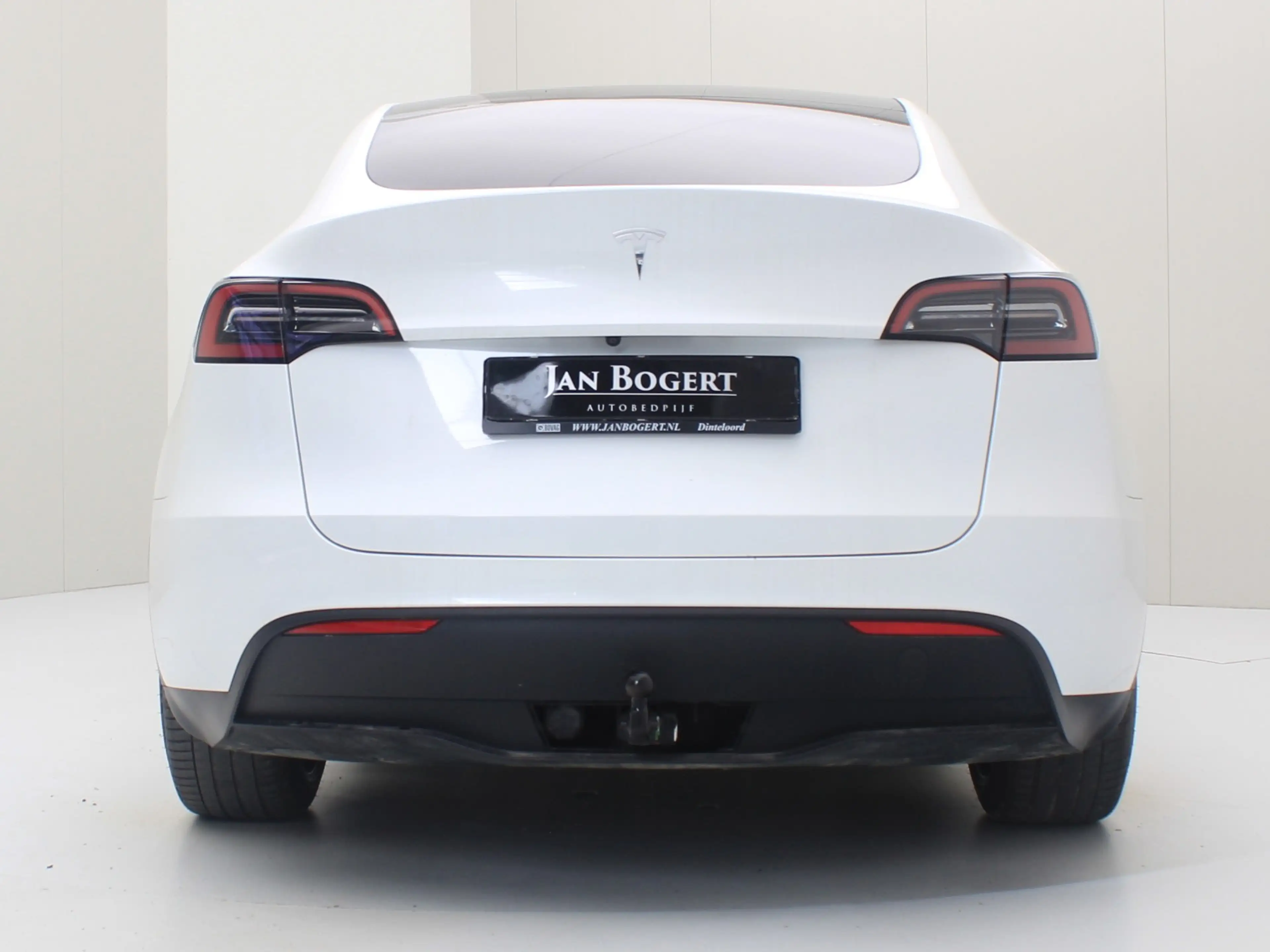 Tesla Model Y Standard RWD Plus 299pk 95% SoH [ TREKHAAK+AMD RYZ — photo 7