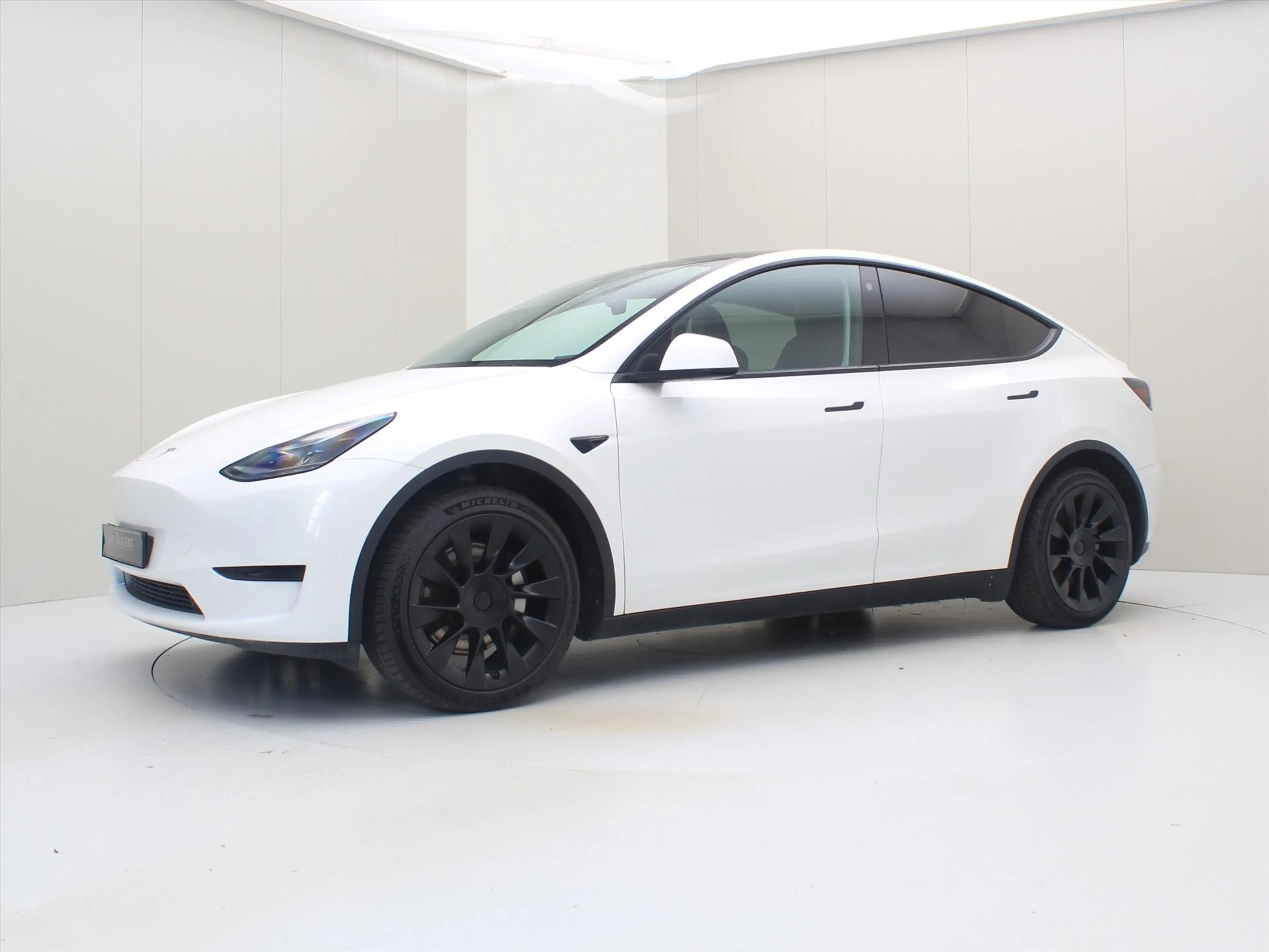 Tesla Model Y Standard RWD Plus 299pk 95% SoH [ TREKHAAK+AMD RYZ — photo 8