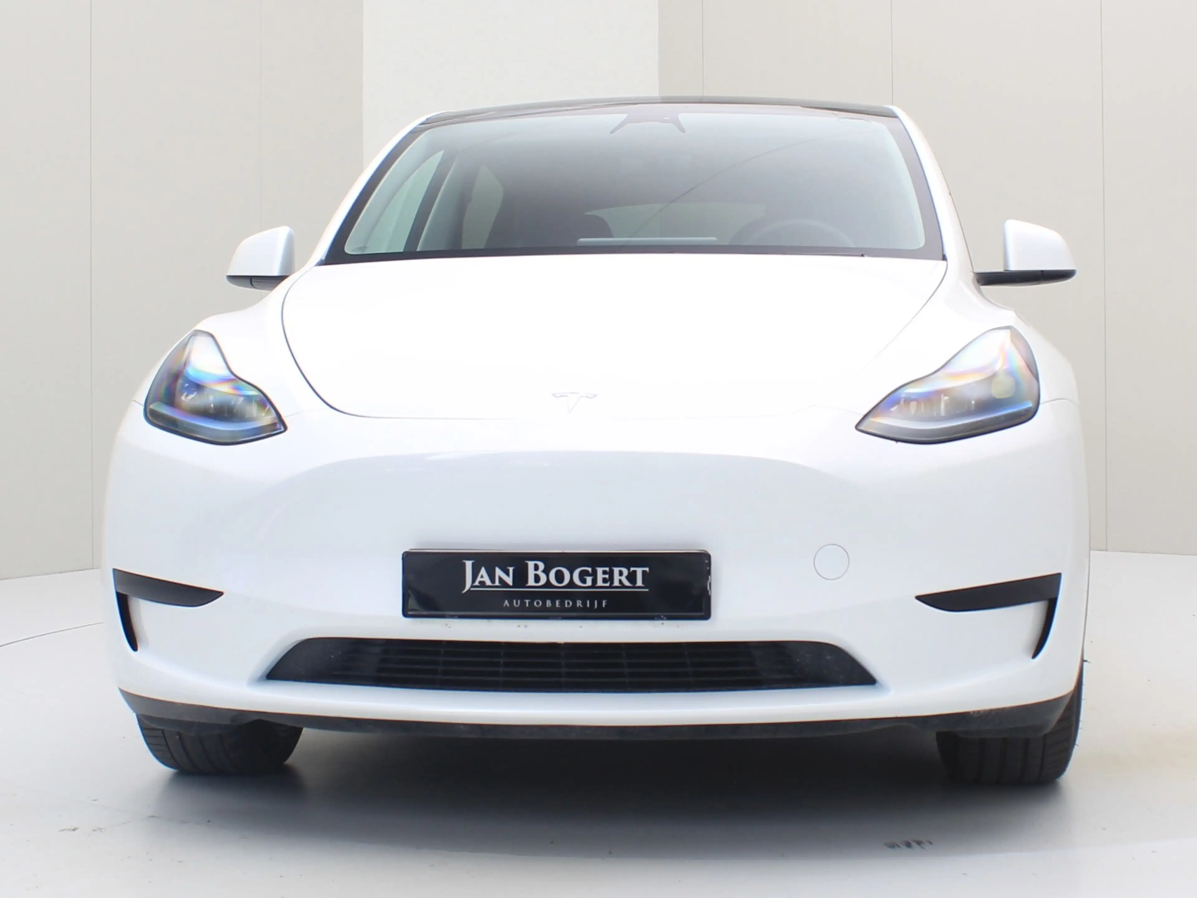 Tesla Model Y Standard RWD Plus 299pk 95% SoH [ TREKHAAK+AMD RYZ — photo 6