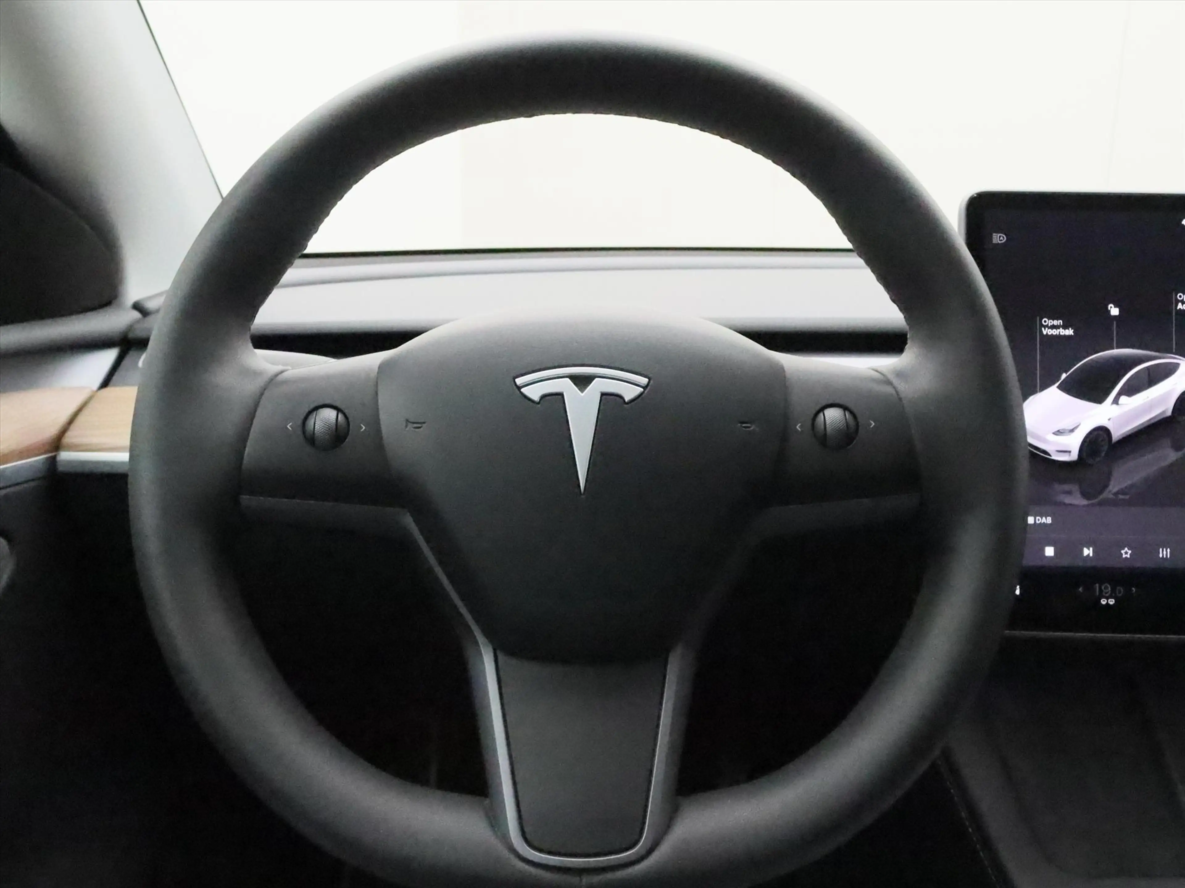 Tesla Model Y Standard RWD Plus 299pk 95% SoH [ TREKHAAK+AMD RYZ — photo 22