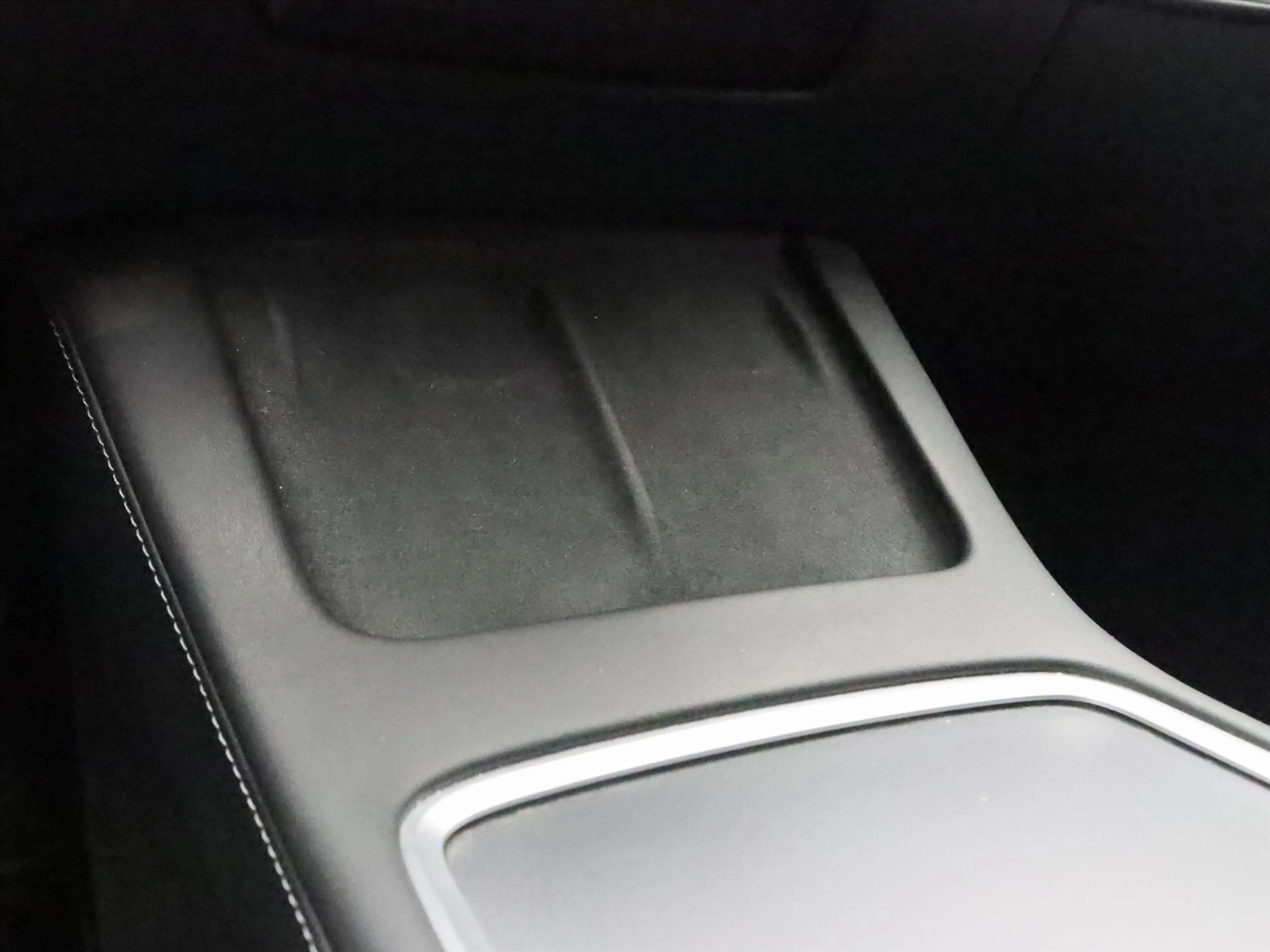 Tesla Model Y Standard RWD Plus 299pk 95% SoH [ TREKHAAK+AMD RYZ — photo 32
