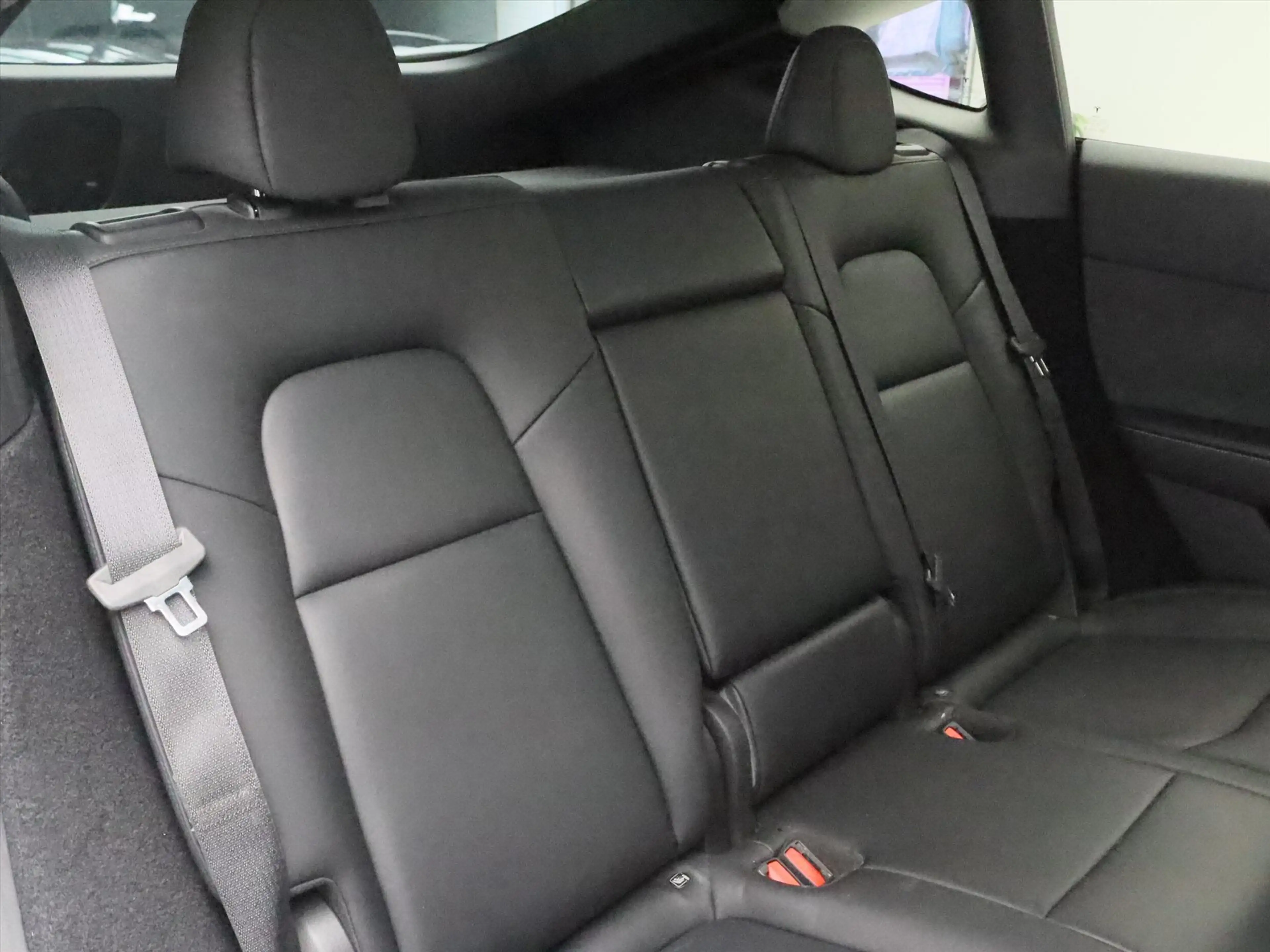 Tesla Model Y Standard RWD Plus 299pk 95% SoH [ TREKHAAK+AMD RYZ — photo 16
