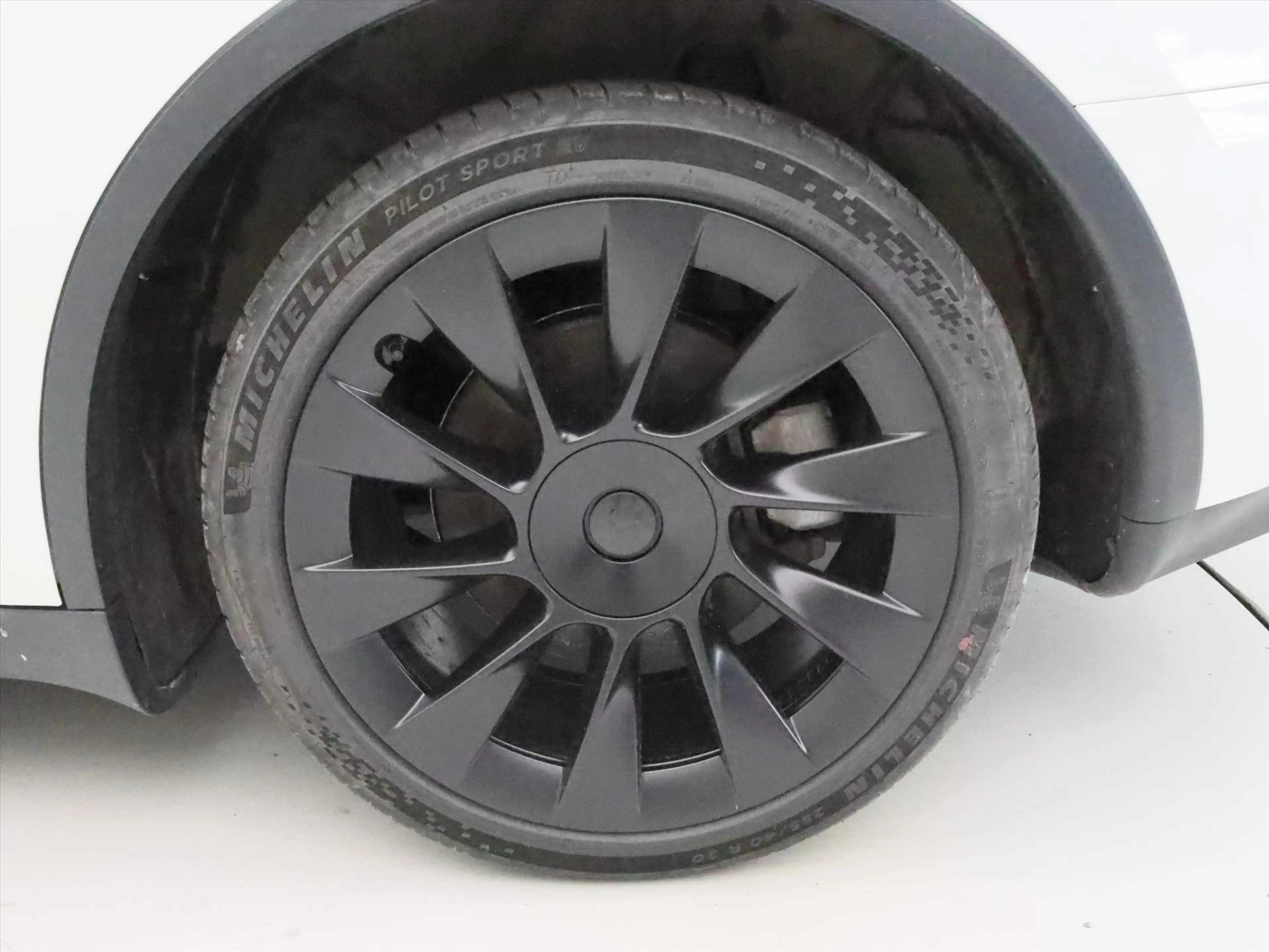Tesla Model Y Standard RWD Plus 299pk 95% SoH [ TREKHAAK+AMD RYZ — photo 12