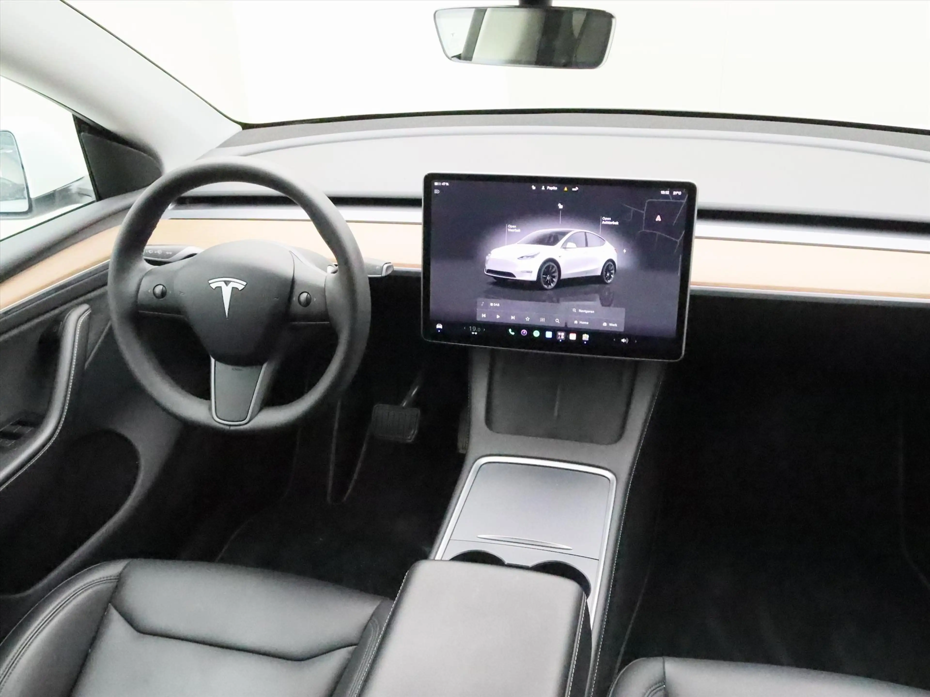 Tesla Model Y Standard RWD Plus 299pk 95% SoH [ TREKHAAK+AMD RYZ — photo 2