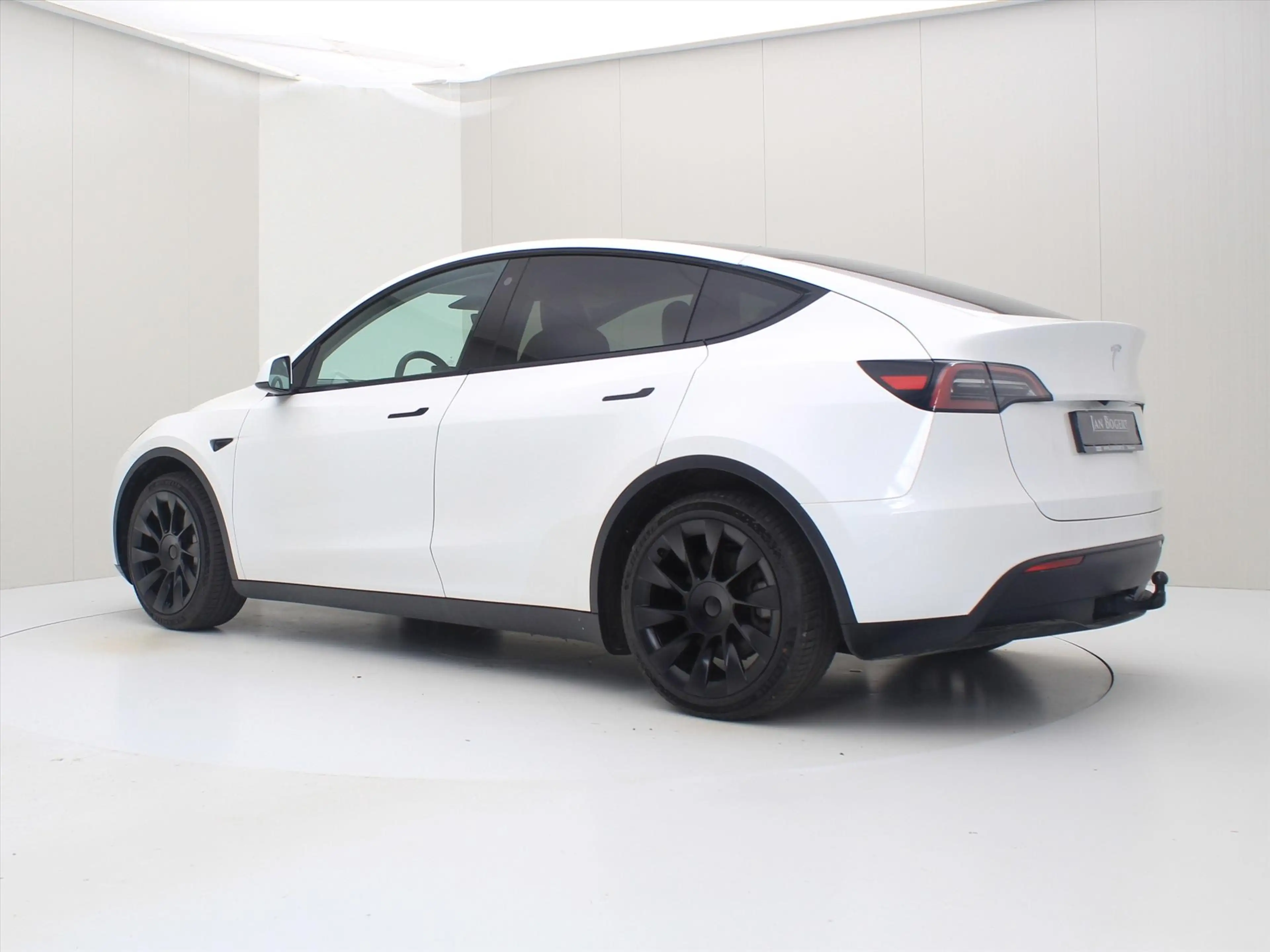 Tesla Model Y Standard RWD Plus 299pk 95% SoH [ TREKHAAK+AMD RYZ — photo 4