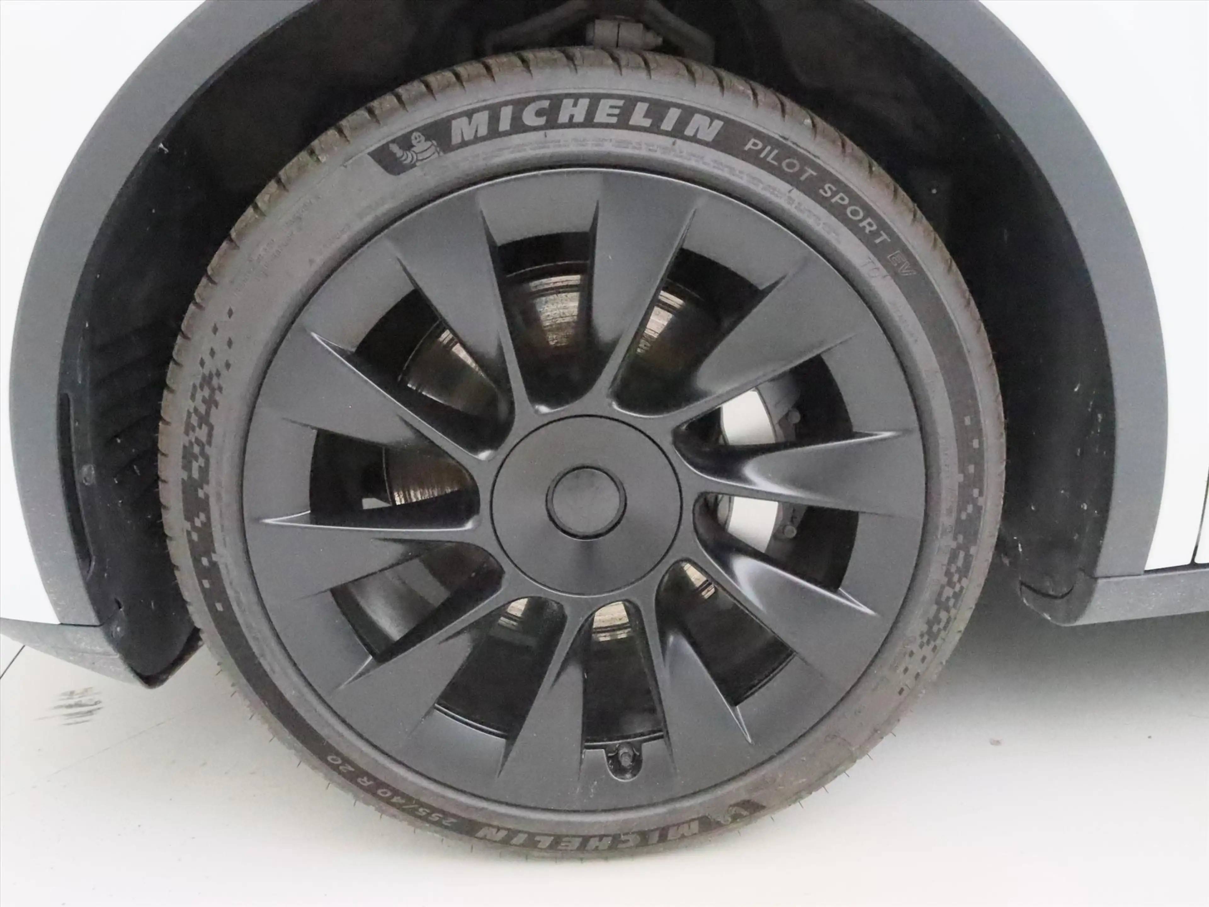 Tesla Model Y Standard RWD Plus 299pk 95% SoH [ TREKHAAK+AMD RYZ — photo 11