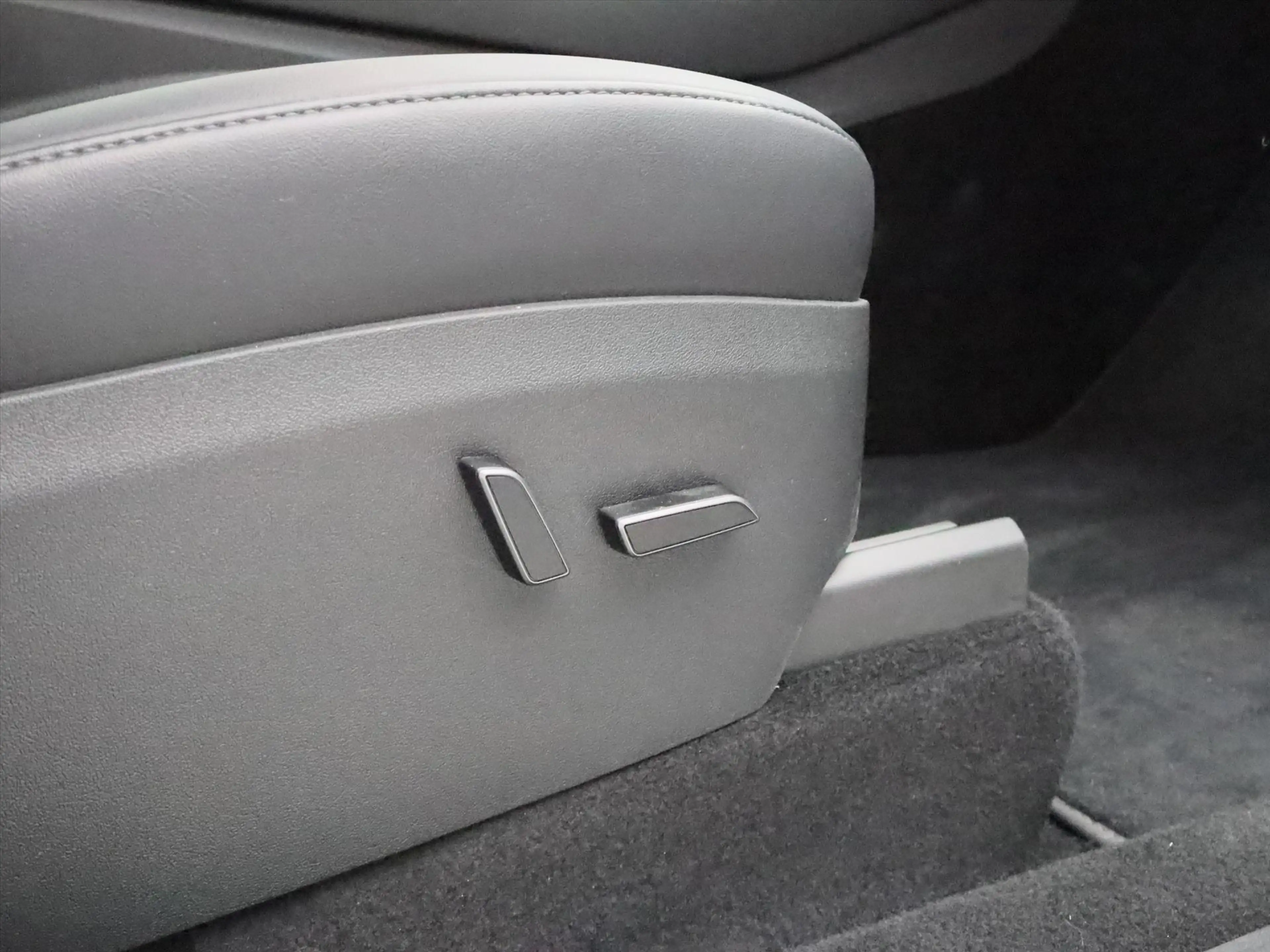 Tesla Model Y Standard RWD Plus 299pk 95% SoH [ TREKHAAK+AMD RYZ — photo 19