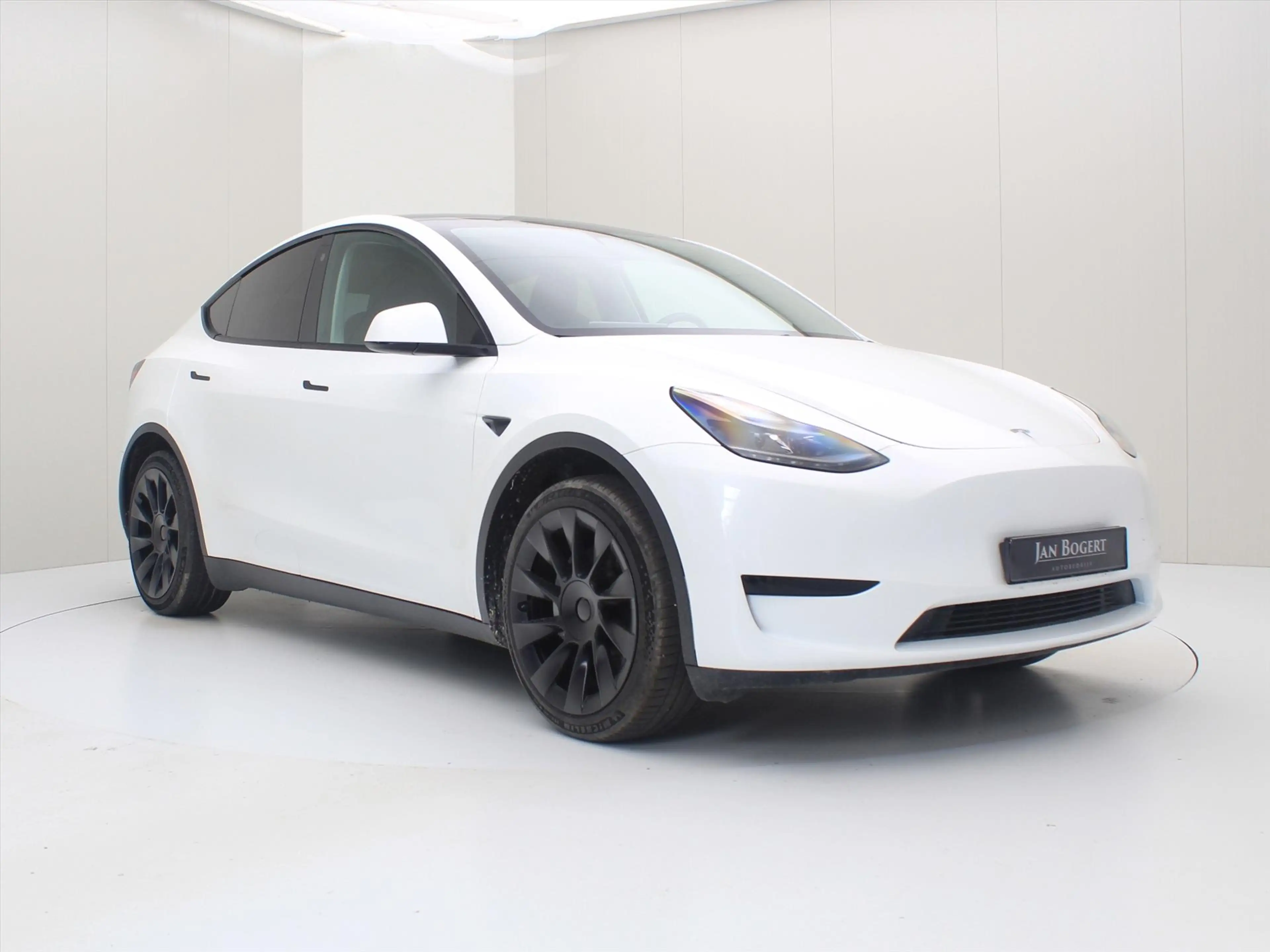 Tesla Model Y Standard RWD Plus 299pk 95% SoH [ TREKHAAK+AMD RYZ — photo 5