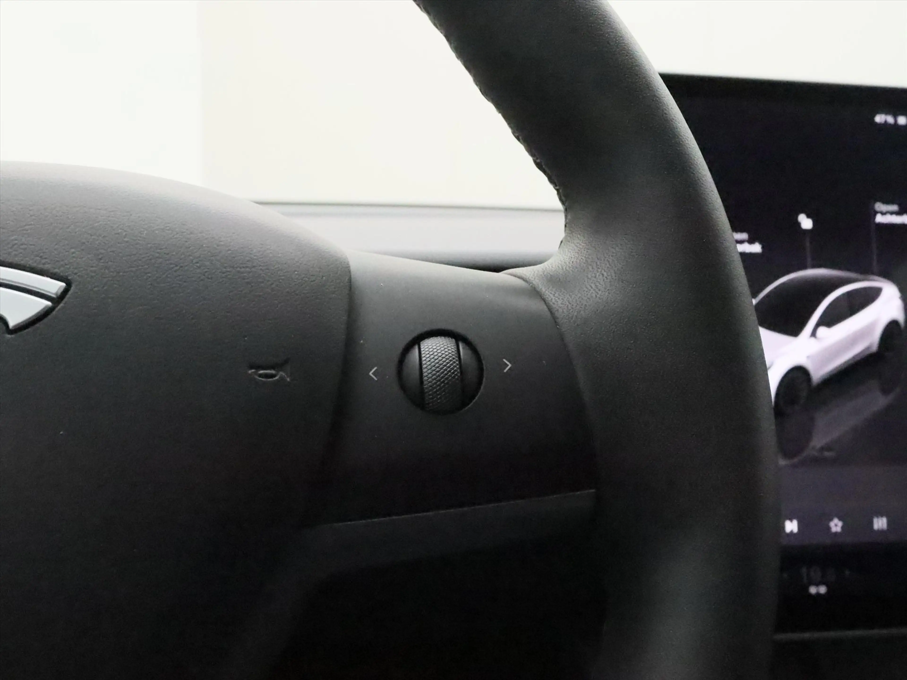 Tesla Model Y Standard RWD Plus 299pk 95% SoH [ TREKHAAK+AMD RYZ — photo 24