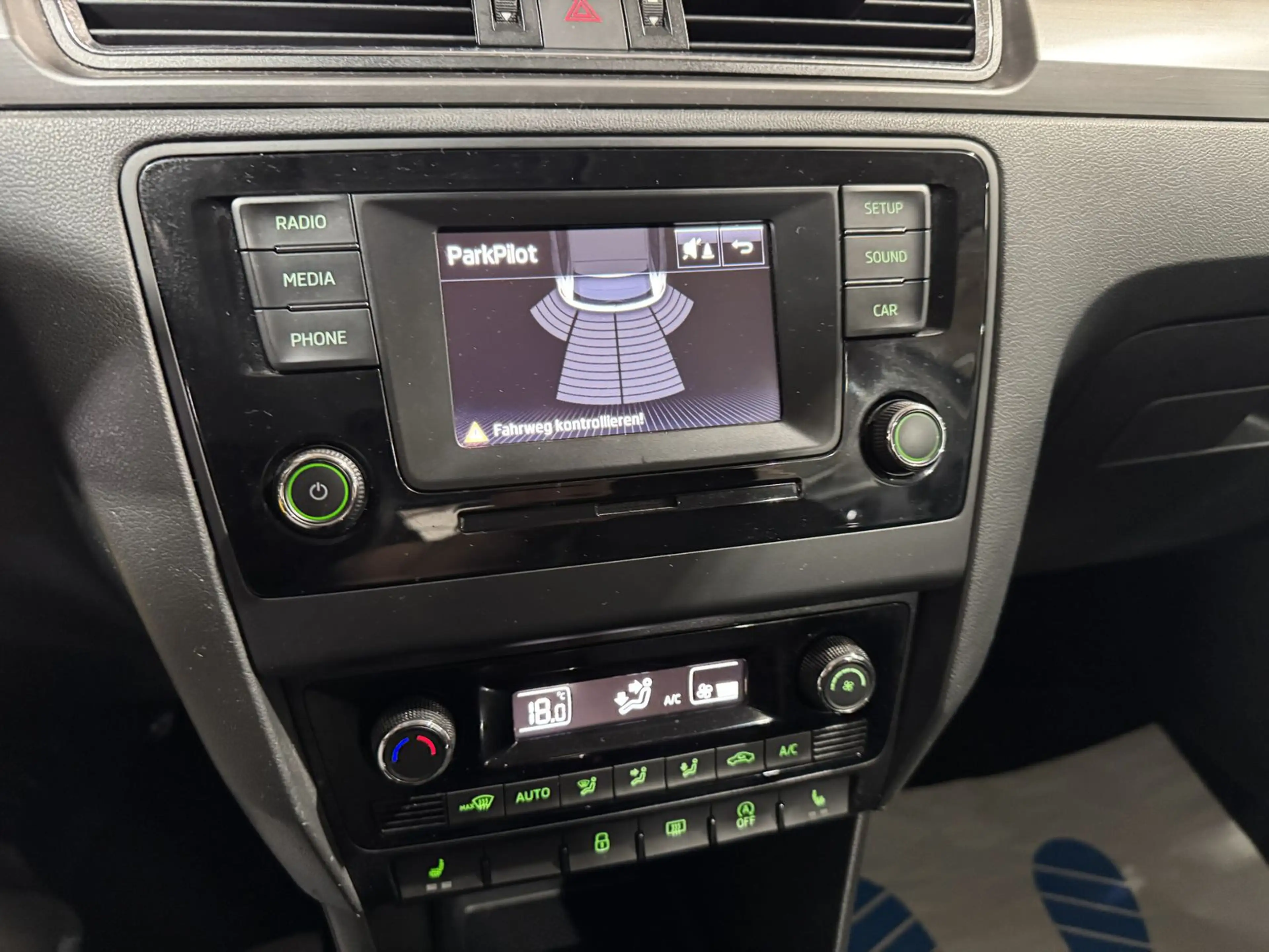Skoda Rapid/Spaceback Style*2.HAND*DSG*KLIMA*SHZ*PDC*BLUETOOTH* — photo 15