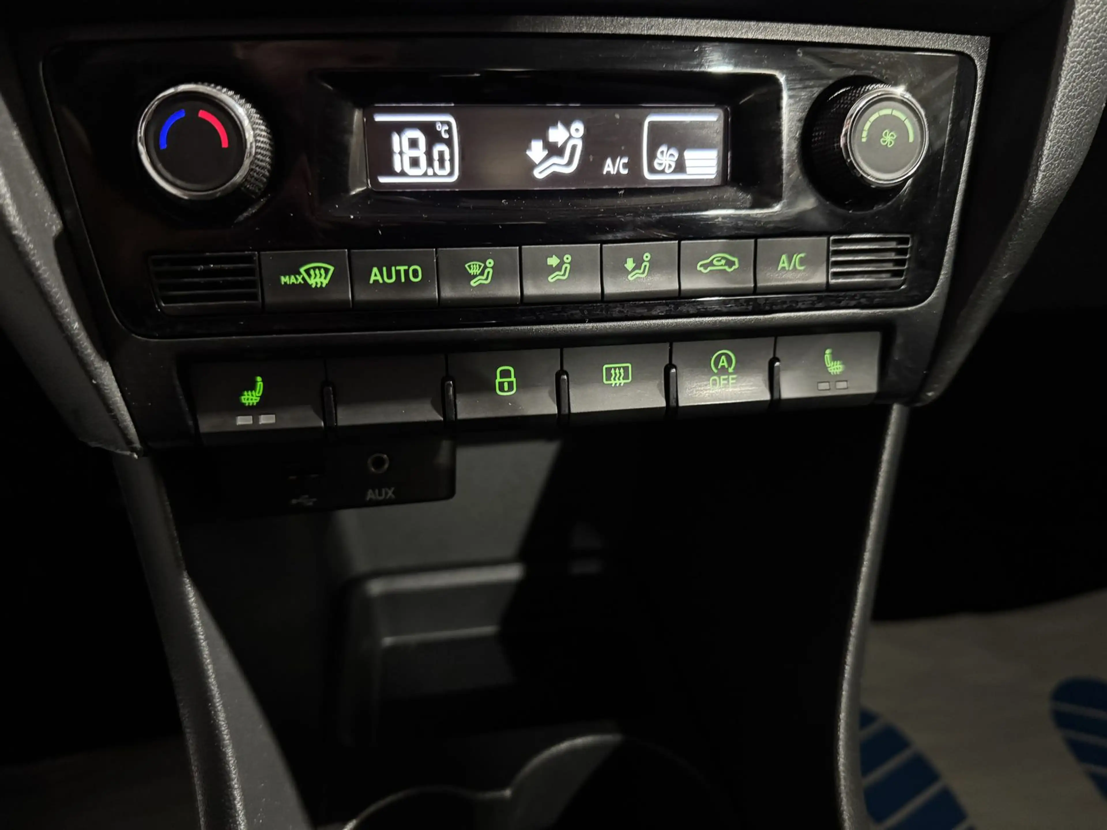 Skoda Rapid/Spaceback Style*2.HAND*DSG*KLIMA*SHZ*PDC*BLUETOOTH* — photo 13