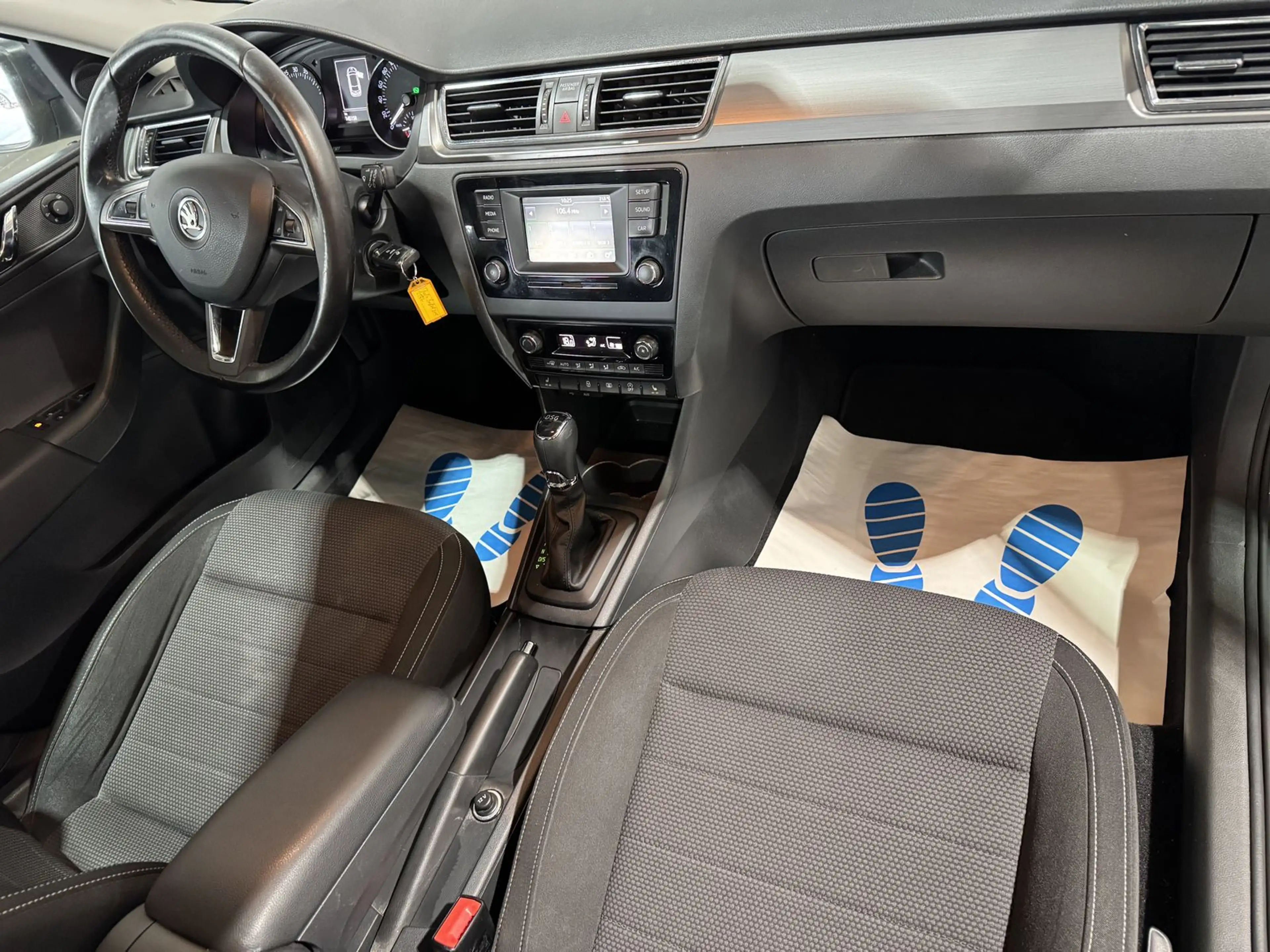Skoda Rapid/Spaceback Style*2.HAND*DSG*KLIMA*SHZ*PDC*BLUETOOTH* — photo 9