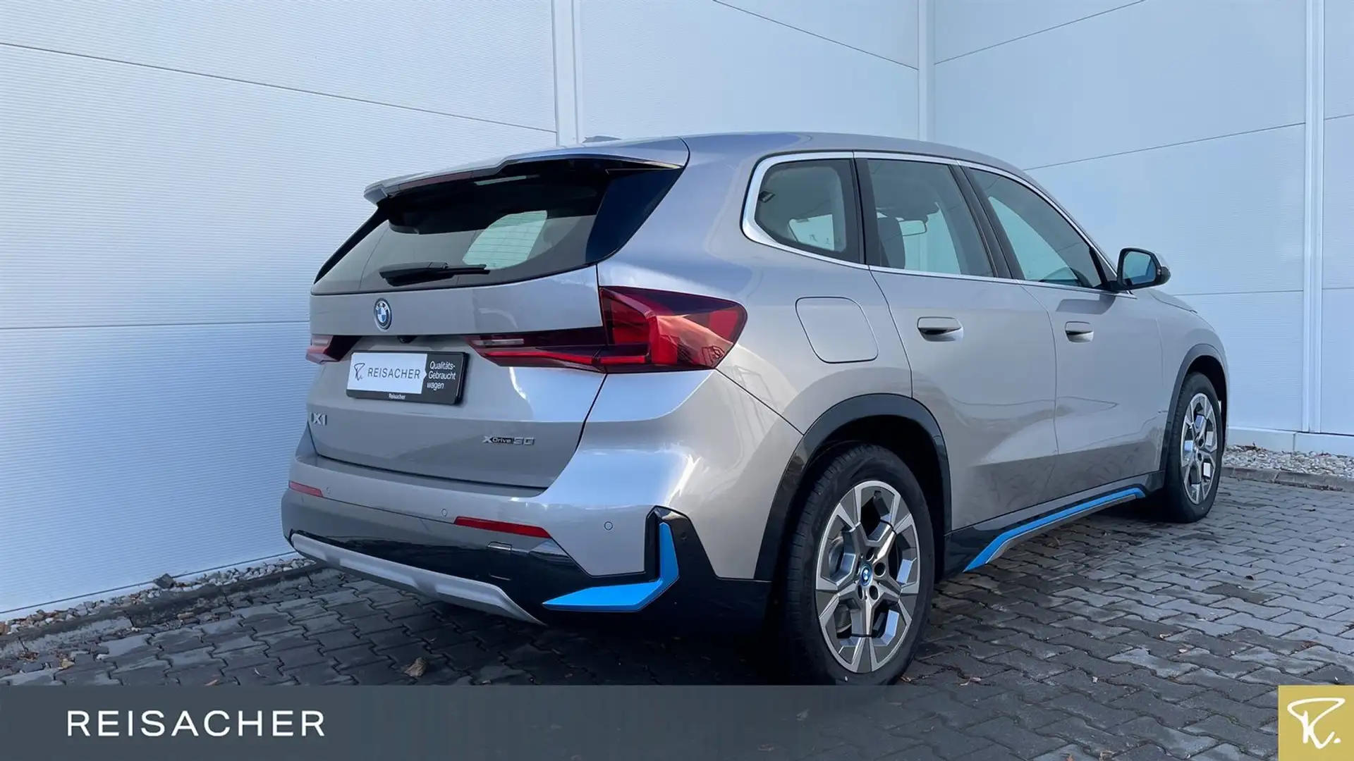 BMW iX1 IX1 A XDRIVE30 X-Line,AHK,Sportsitz,RFK Silber - 2