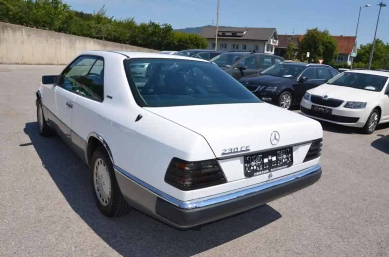 Mercedes-Benz 230 CE Coupé Schiebedach, foto 4