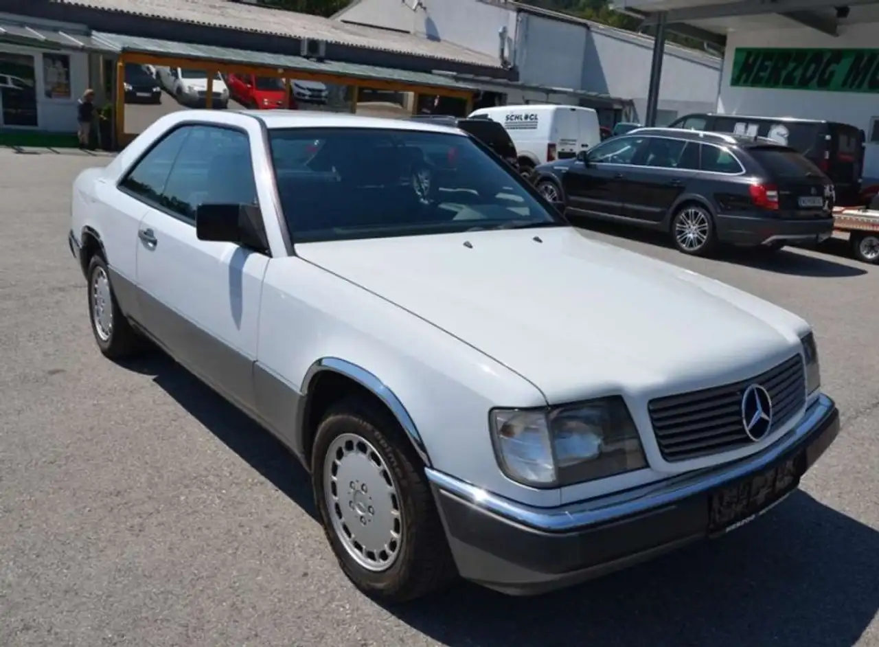 Mercedes-Benz 230 CE Coupé Schiebedach, foto 2
