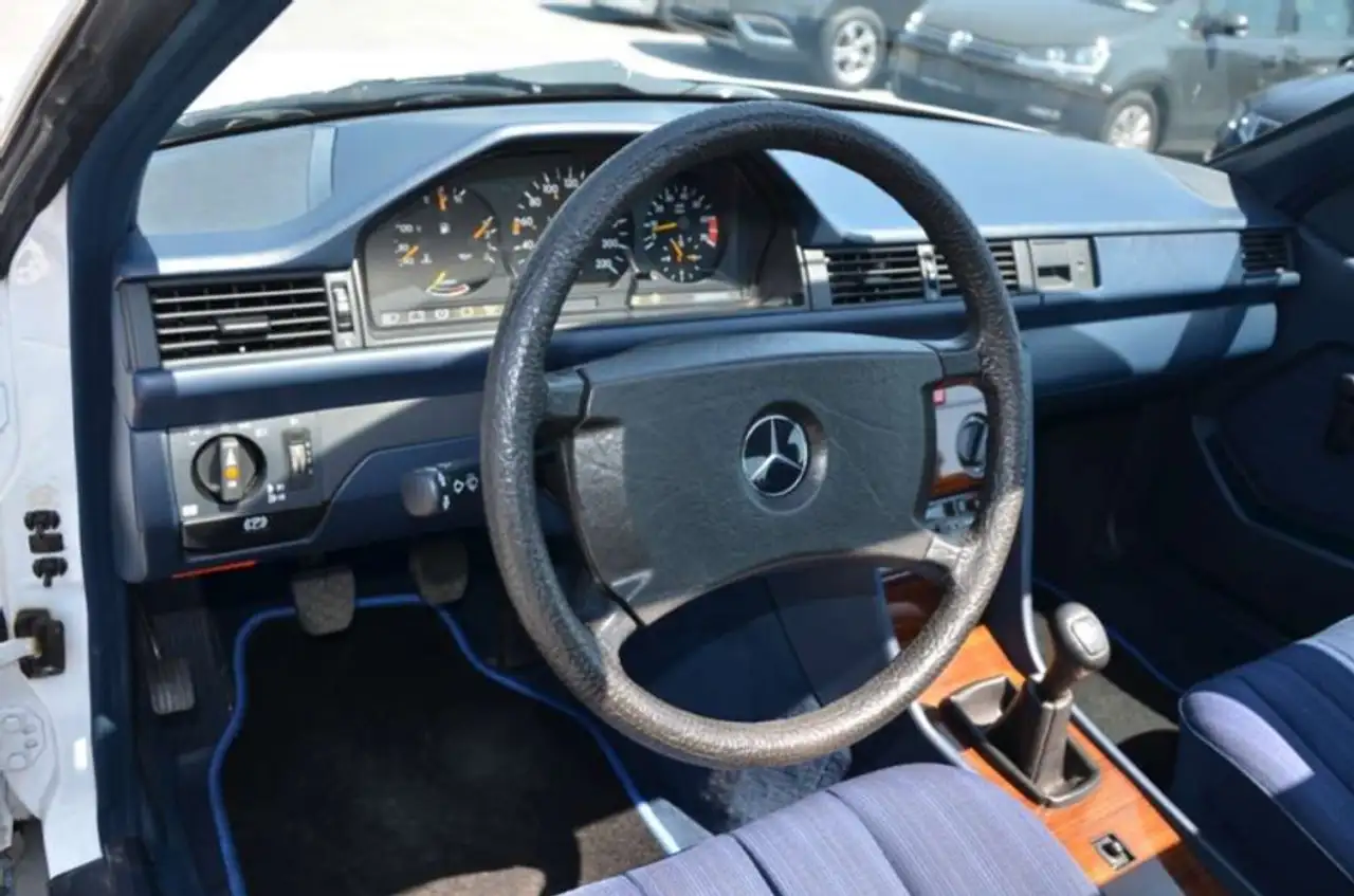 Mercedes-Benz 230 CE Coupé Schiebedach, foto 11