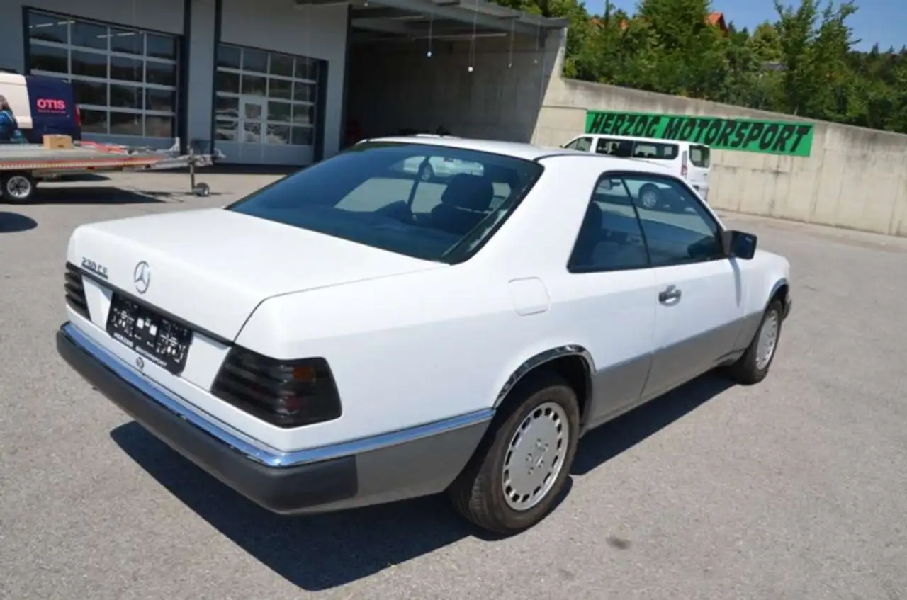 Mercedes-Benz 230 CE Coupé Schiebedach, foto 3