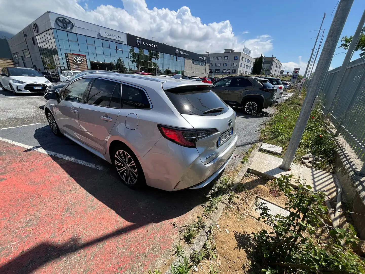 Toyota Corolla Corolla Touring Sports 1.8h Style cvt Plateado - 2
