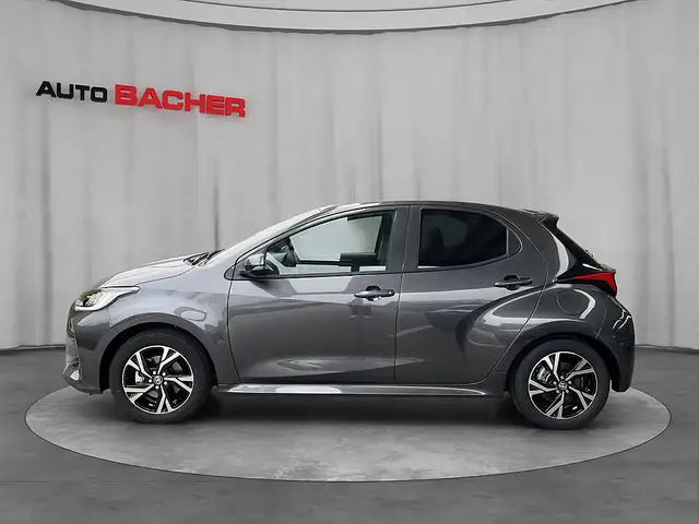 Toyota Yaris view 3