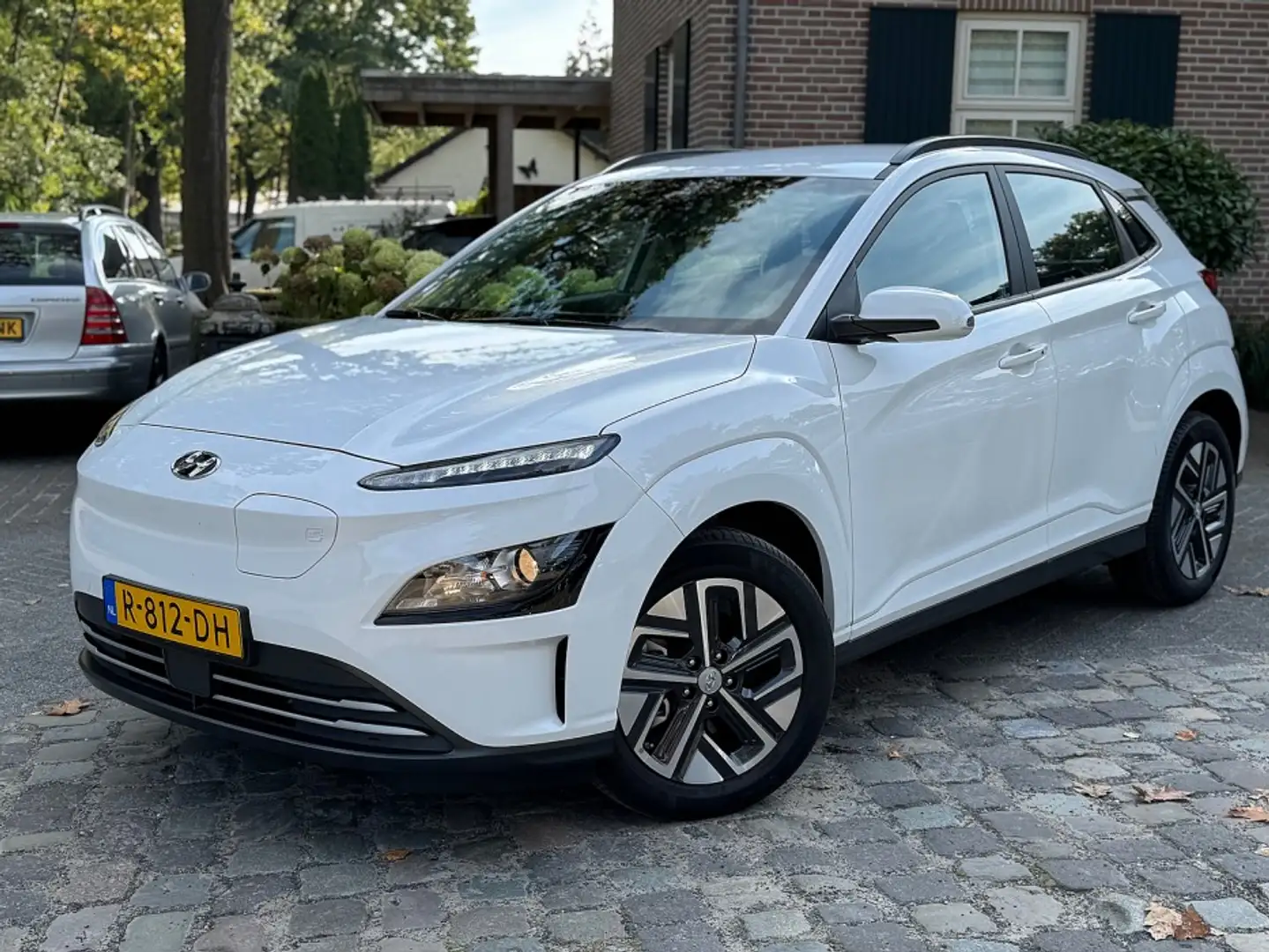 Hyundai KONA EV Comfort 39 kWh fase 3 ecc,lmv,navi,cruise,warmt Wit - 1