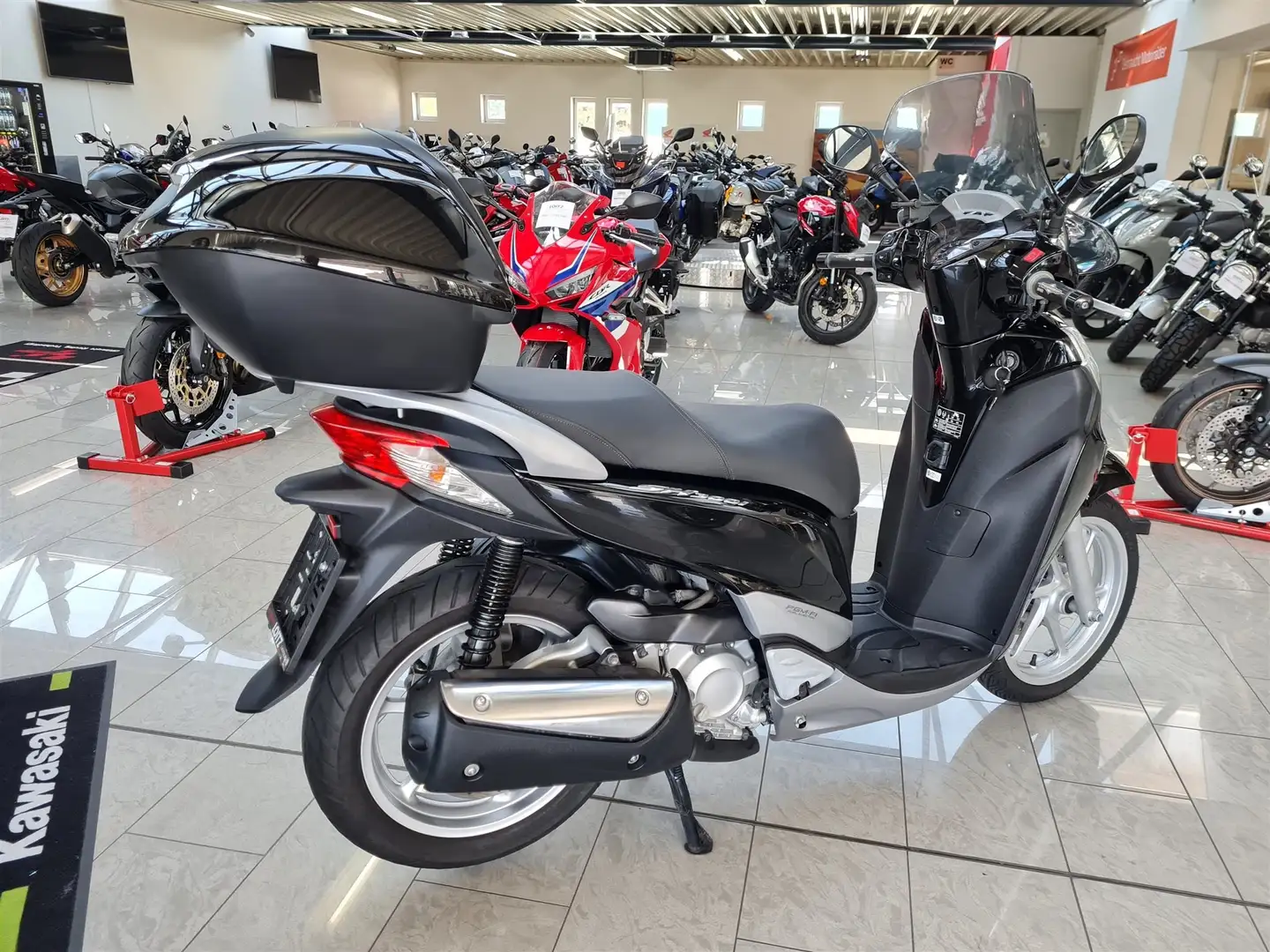 Honda SH 300 Zwart - 2