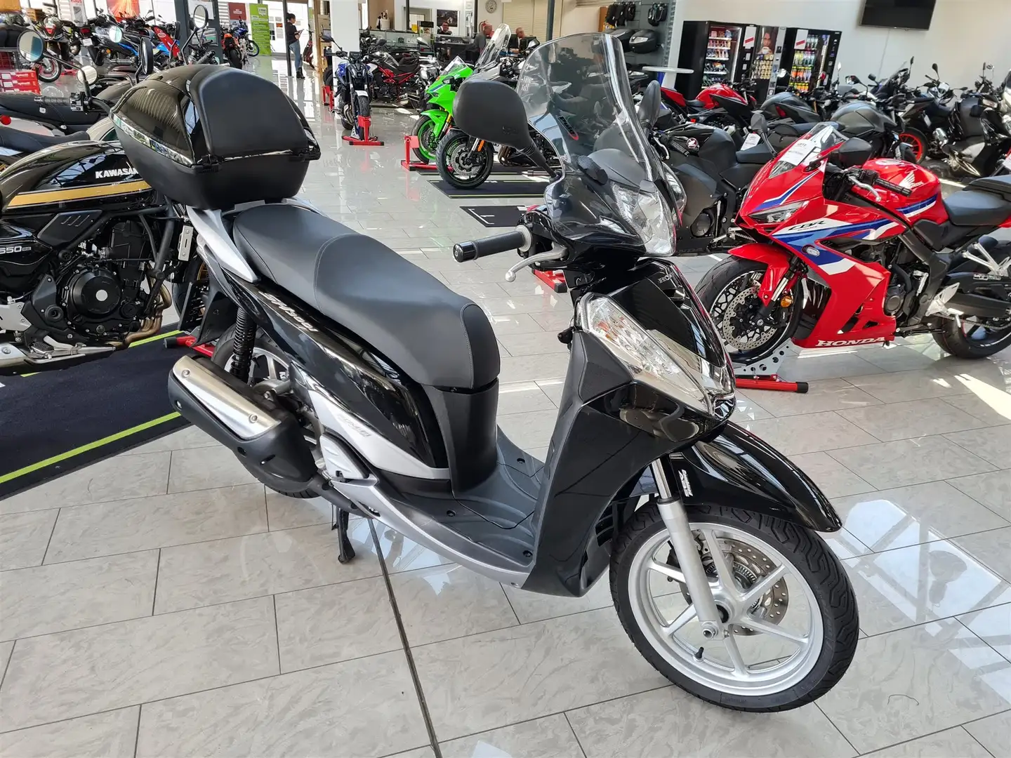 Honda SH 300 Zwart - 1