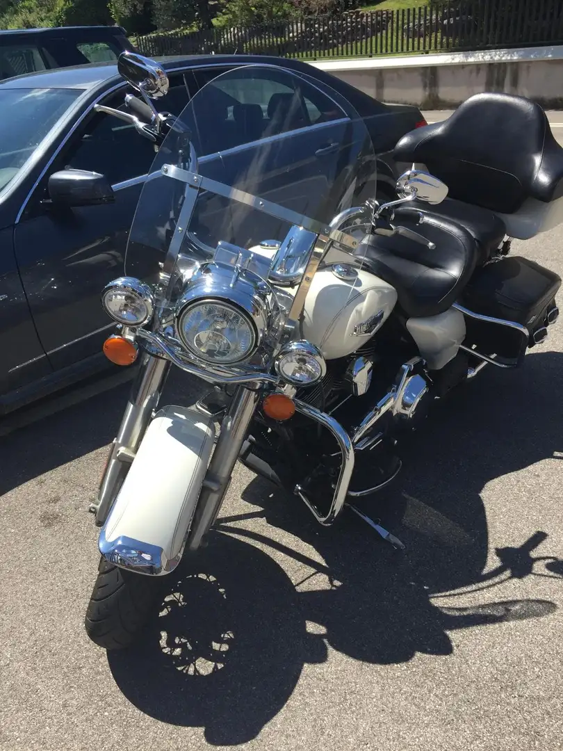 Harley-Davidson Road King classic FLHRC 1690 Bianco - 2