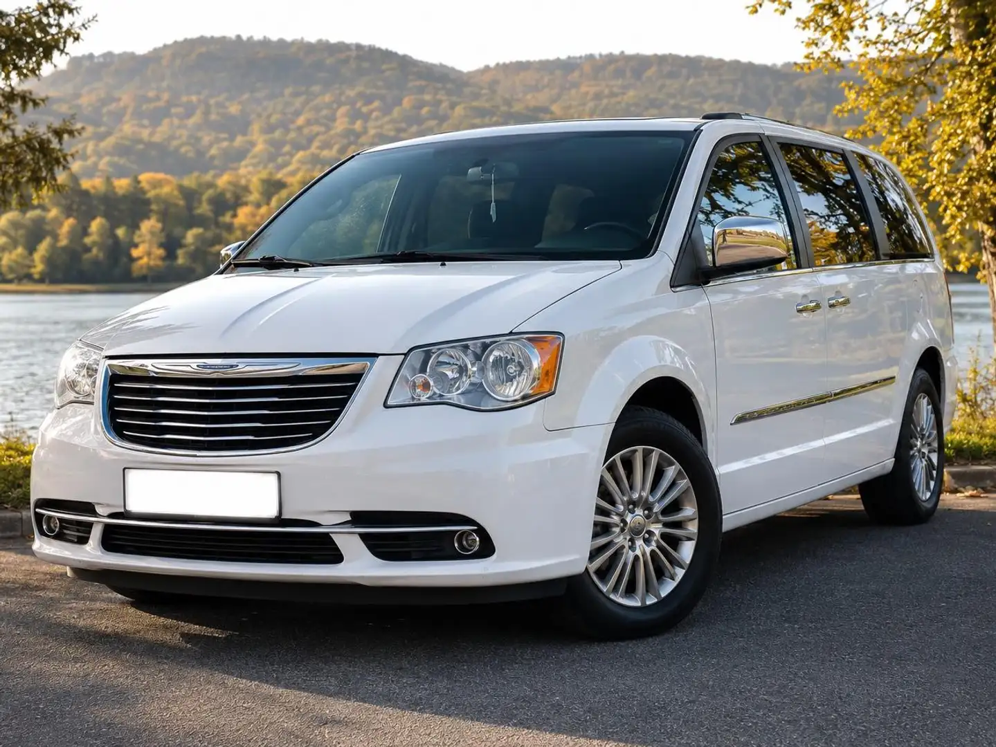 Chrysler Town & Country Limited Weiß - 1