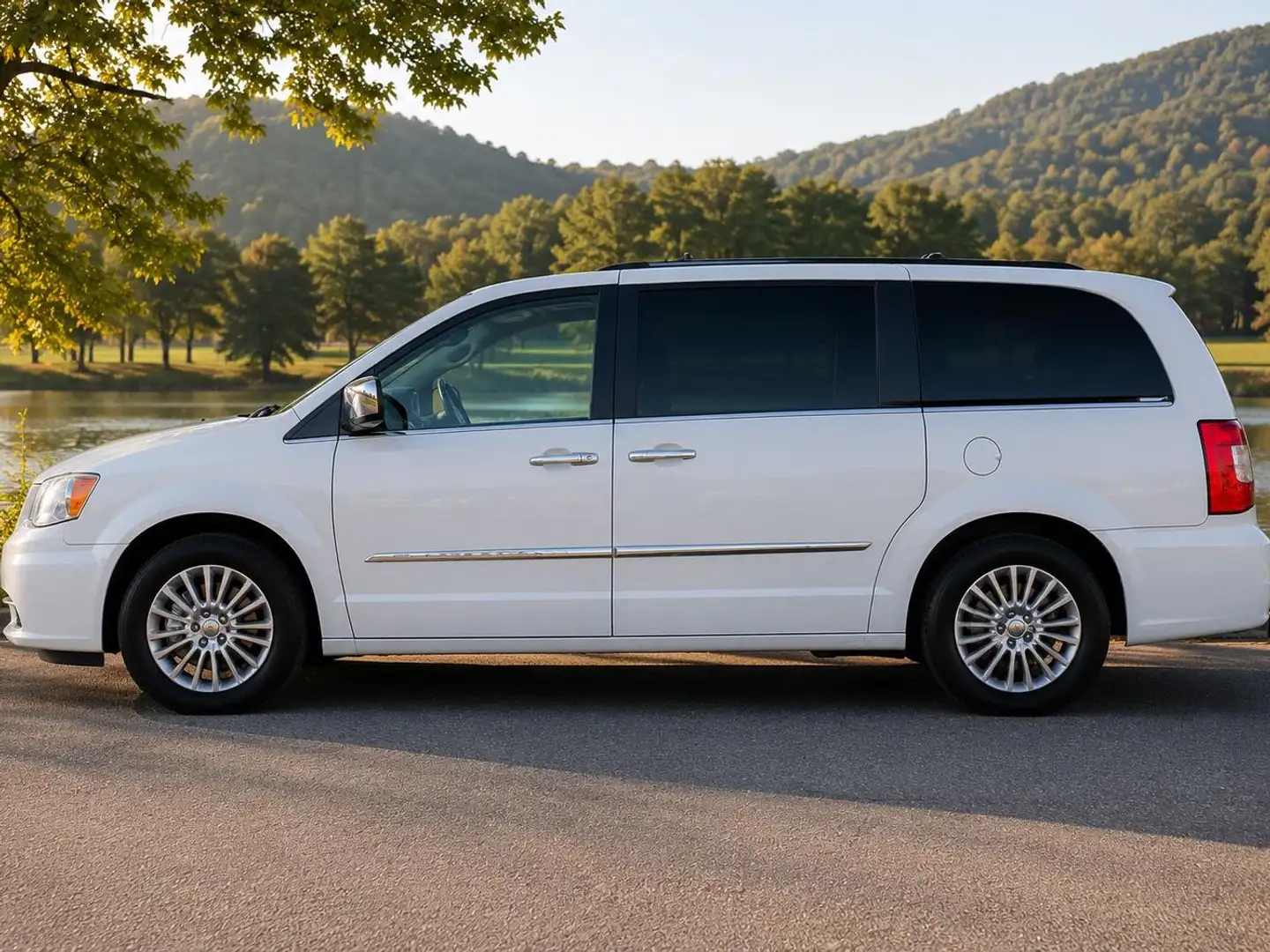 Chrysler Town & Country Limited Weiß - 2