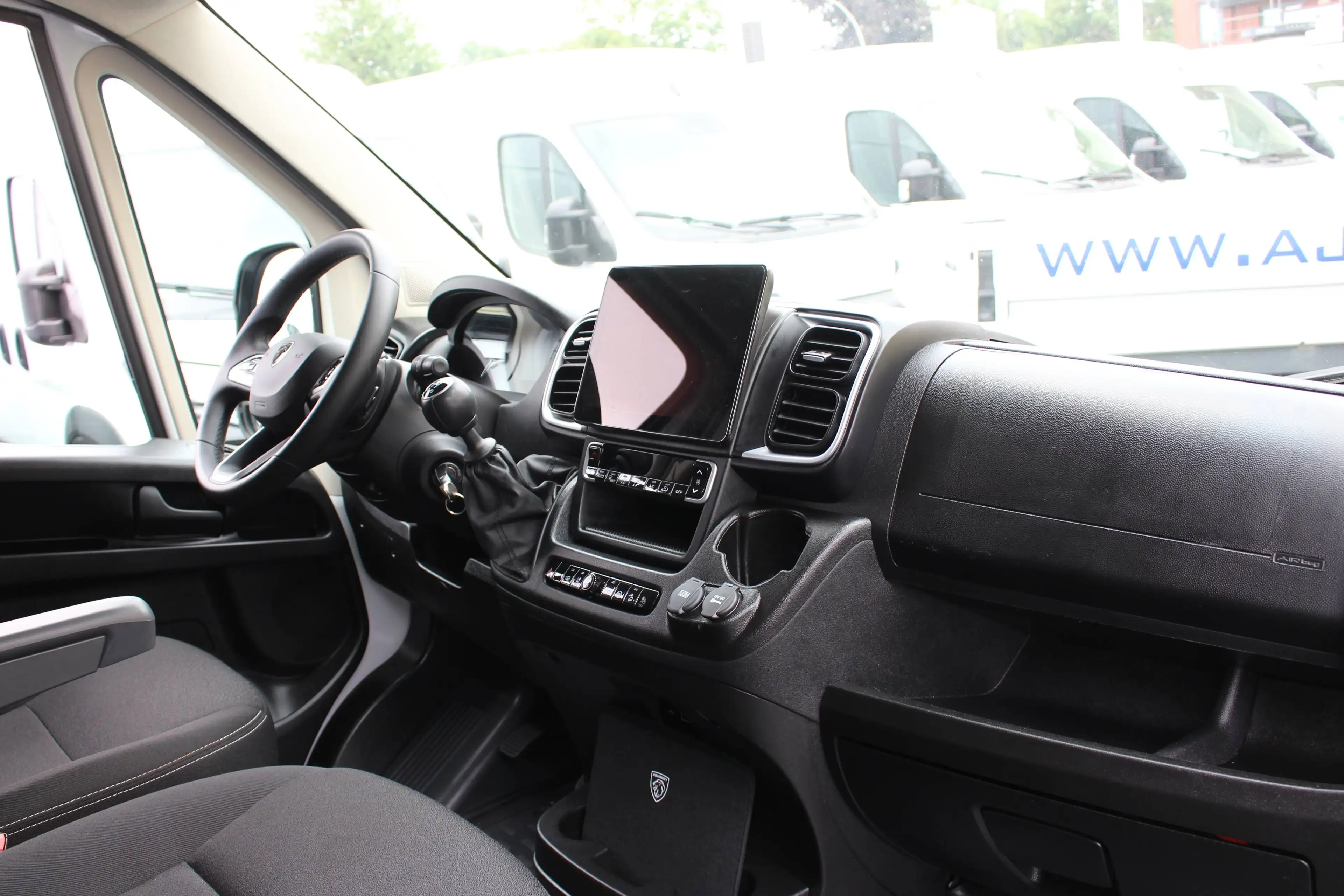 Peugeot Boxer 35 L4H2 140 *Klima*Kamera*Tempo*Navi*Holz — photo 13