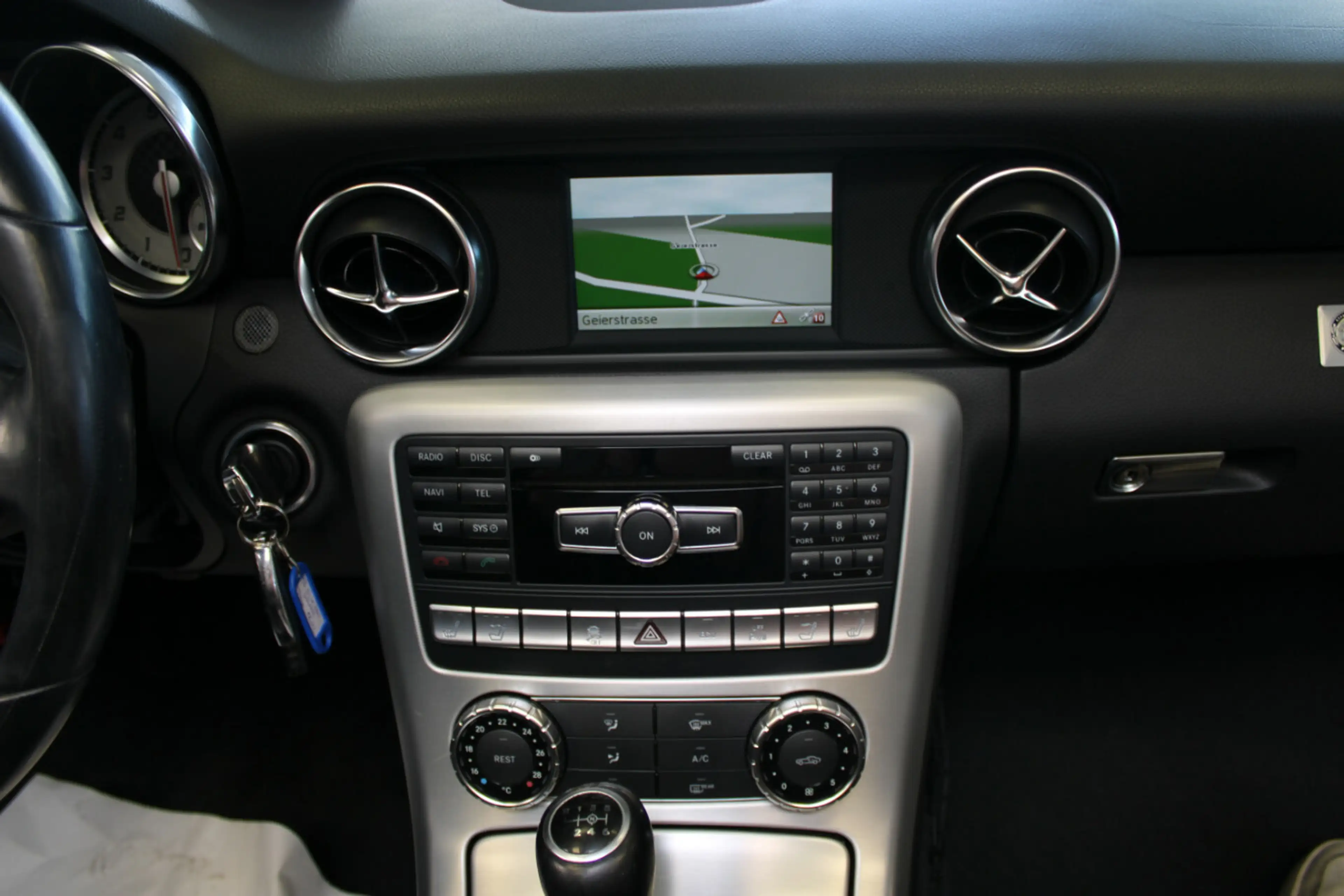 Mercedes-Benz SLK 200 CGI BlueEFFICIENCY - Panorama - — photo 14