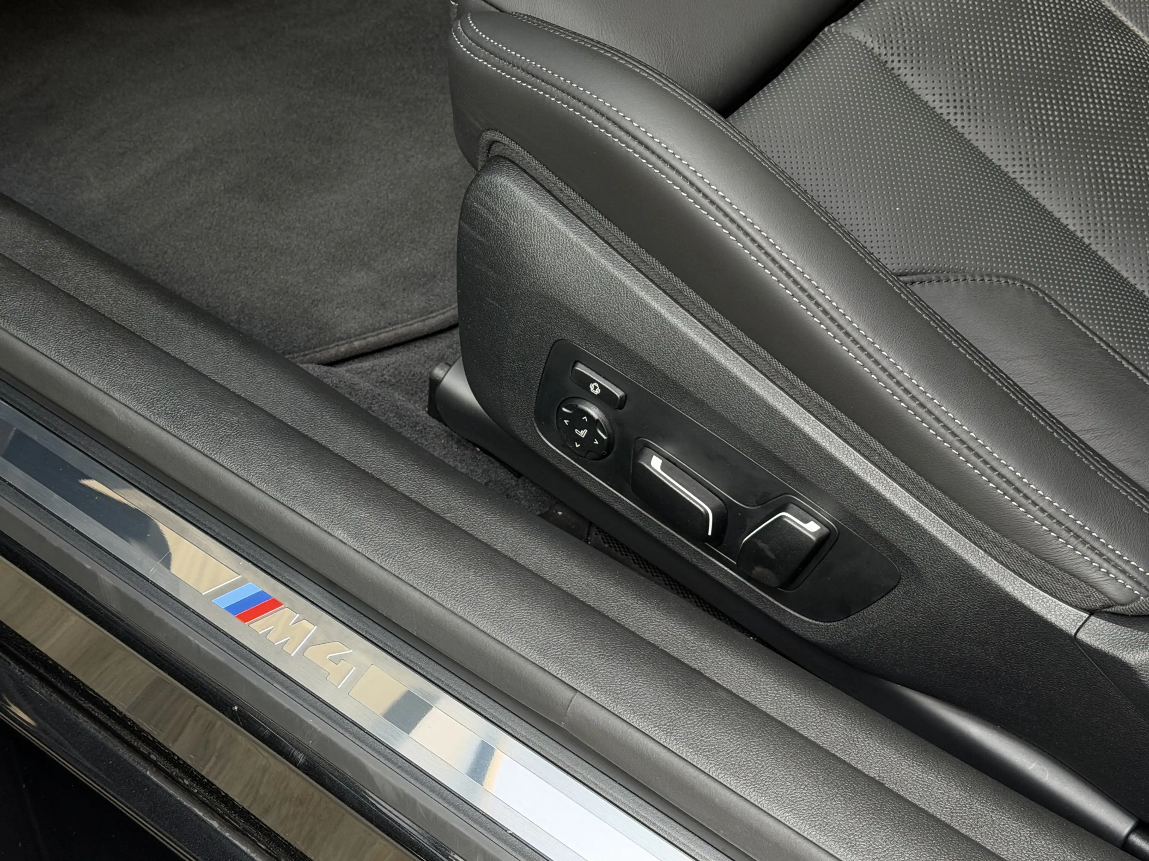 BMW M4 xDrive Competition Sitzlüftung ACC 360° Carbon — photo 13
