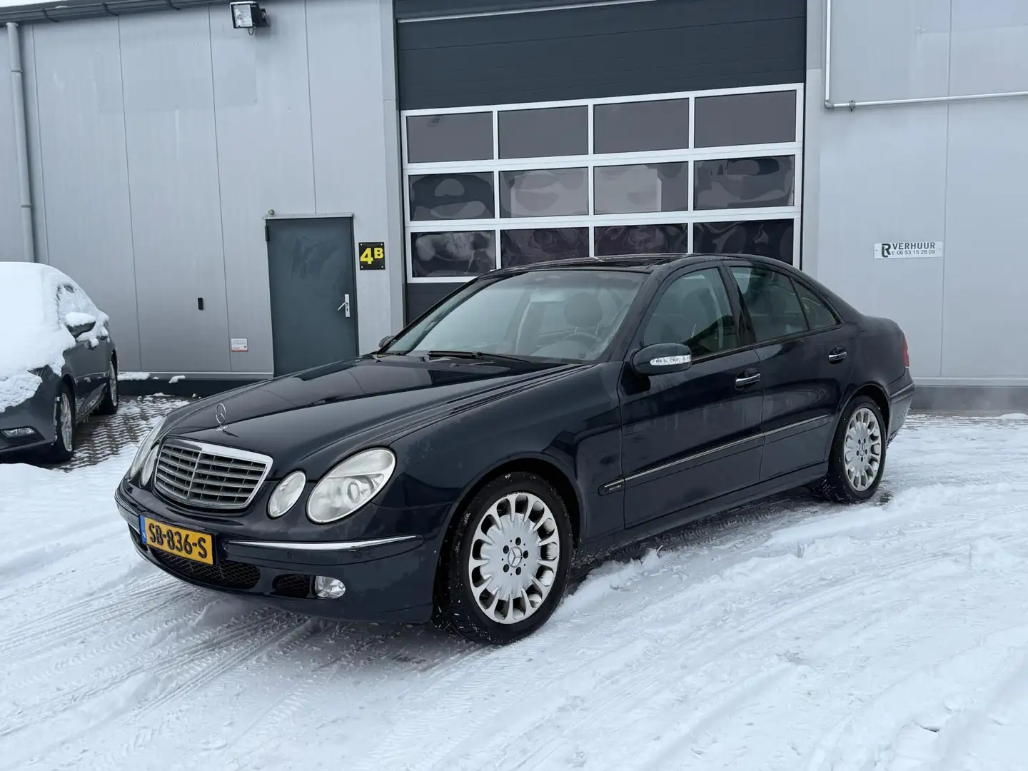 Mercedes-Benz E 500 Elegance Sedan V8 2002 Youngtimer Pano E500 Schwarz - 1