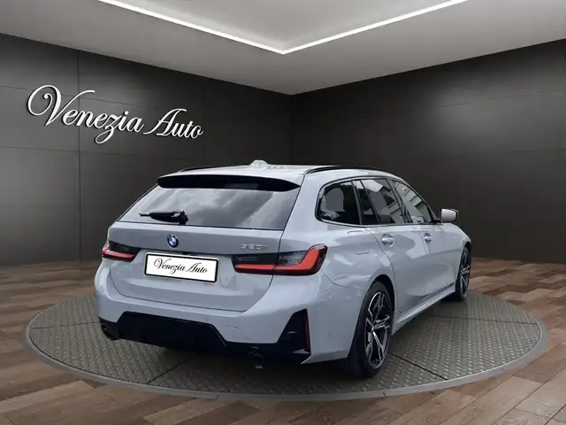BMW 3 Series view 3