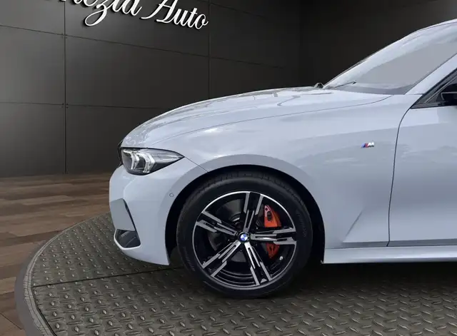 BMW 3 Series view 5