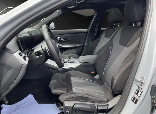 BMW 3 Series view 6