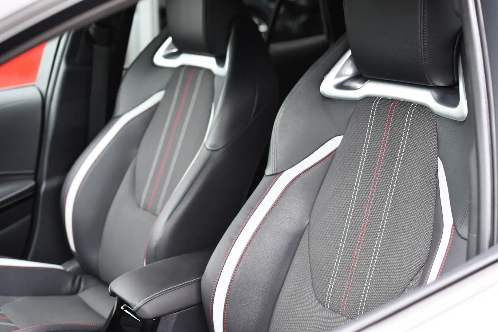 Toyota Corolla Touring Sports 1.8 Hybrid GR-Sport Limited Automaa Blanc - 2