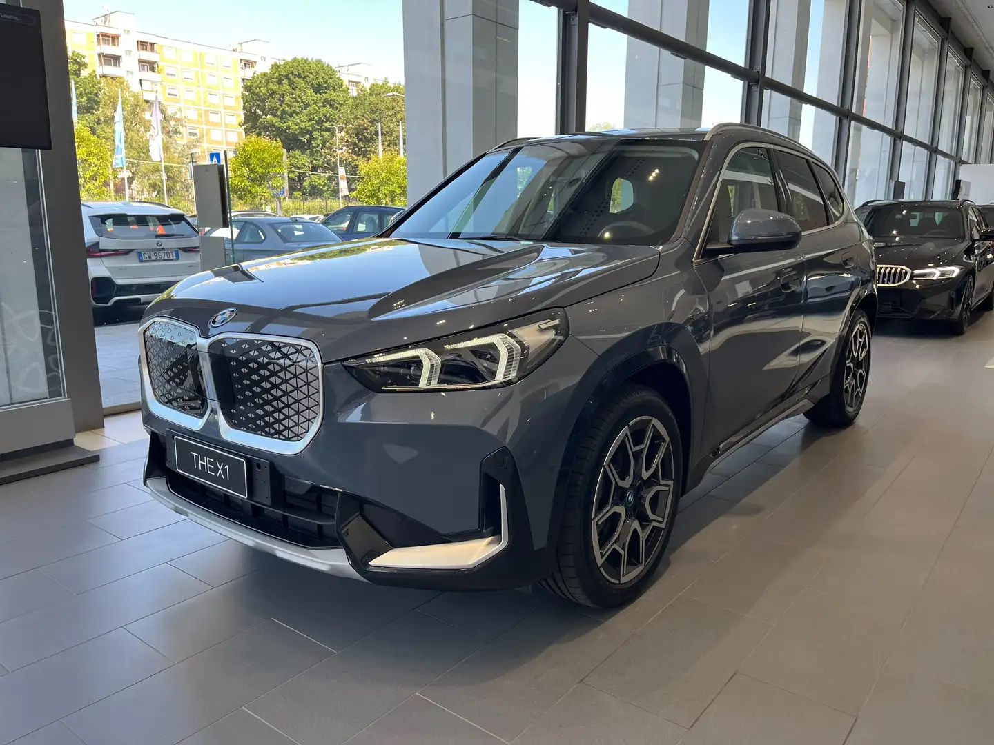 BMW iX1 BMW iX1 eDrive 20 X-Line Grigio - 1
