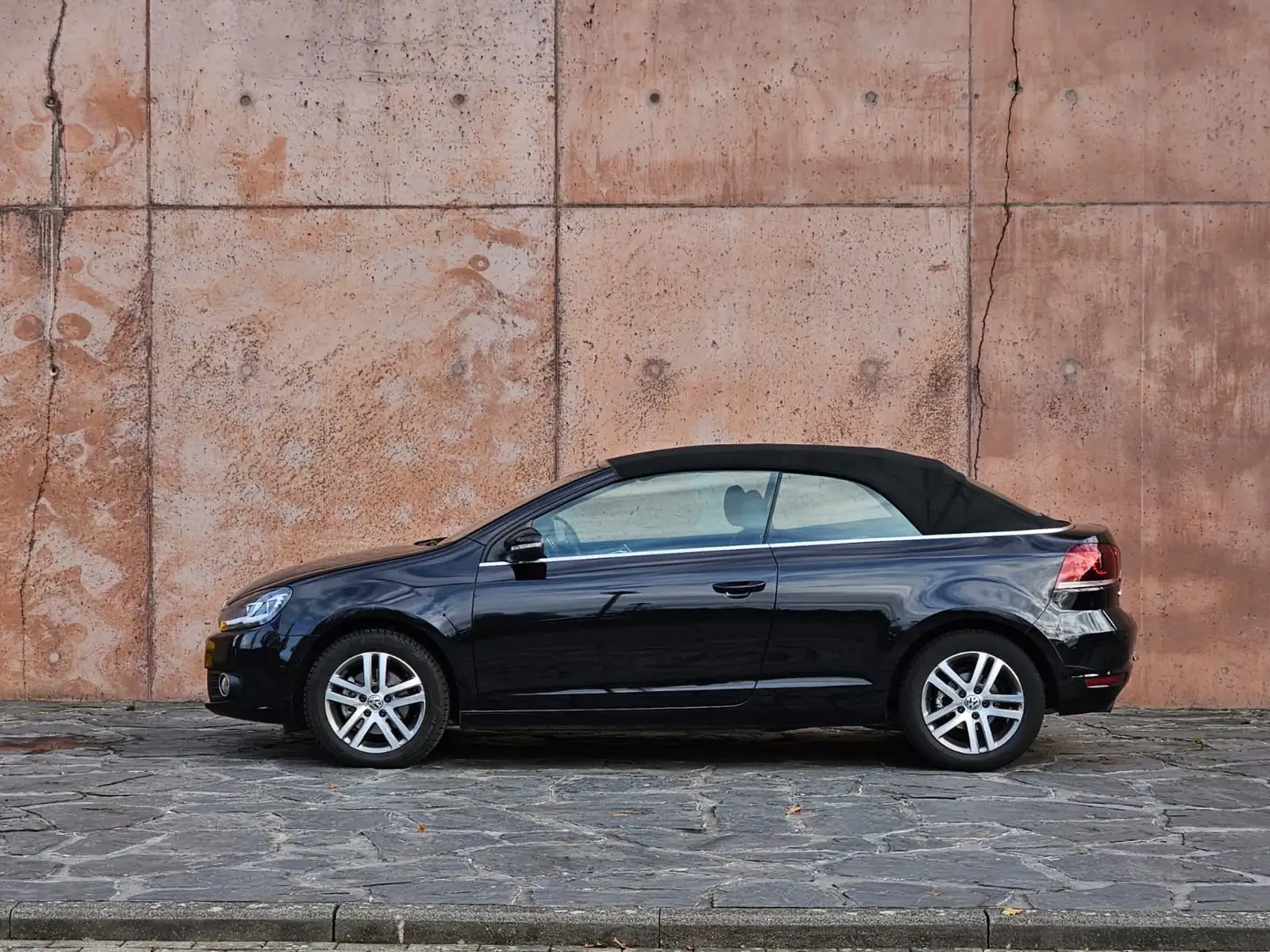 Volkswagen Golf Cabriolet 1.2 TSI /Airco/Navi/Cruise Control/Zetelverwarming Zwart - 2