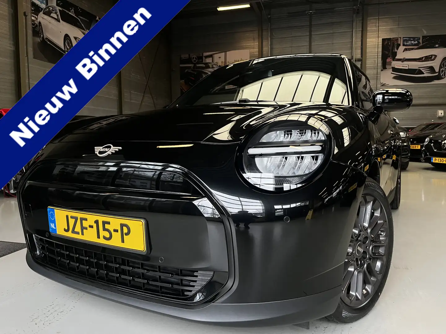 MINI Cooper E Mini Essential XS 40.7 kWh Camera, Head-up display Schwarz - 1