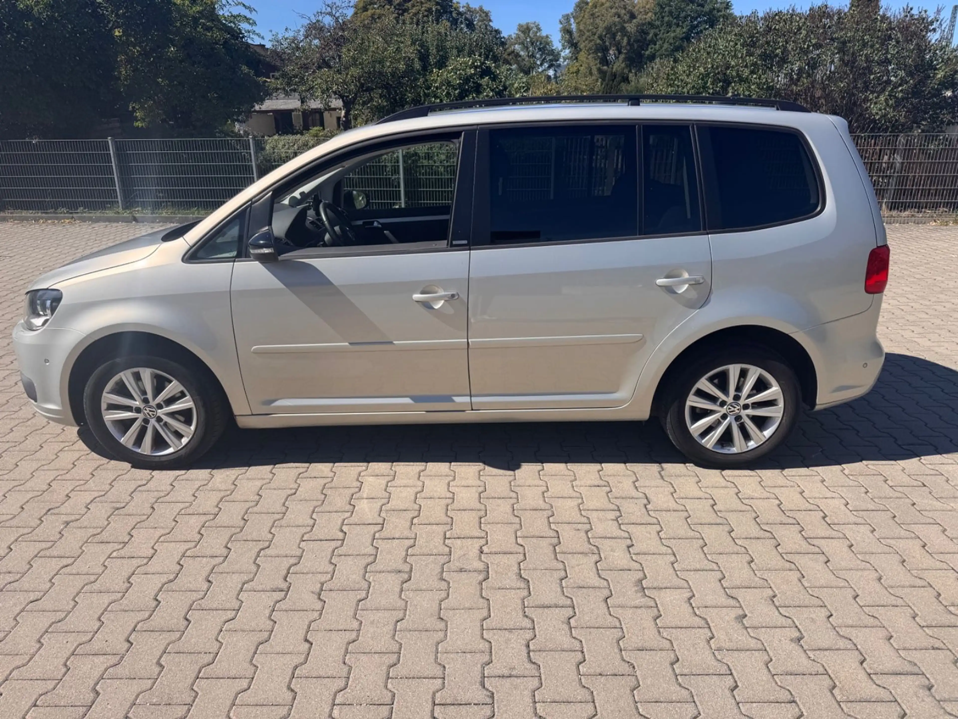 Volkswagen Touran 1,4TSI Style 1.HAND AHK NAVIGATION — photo 2