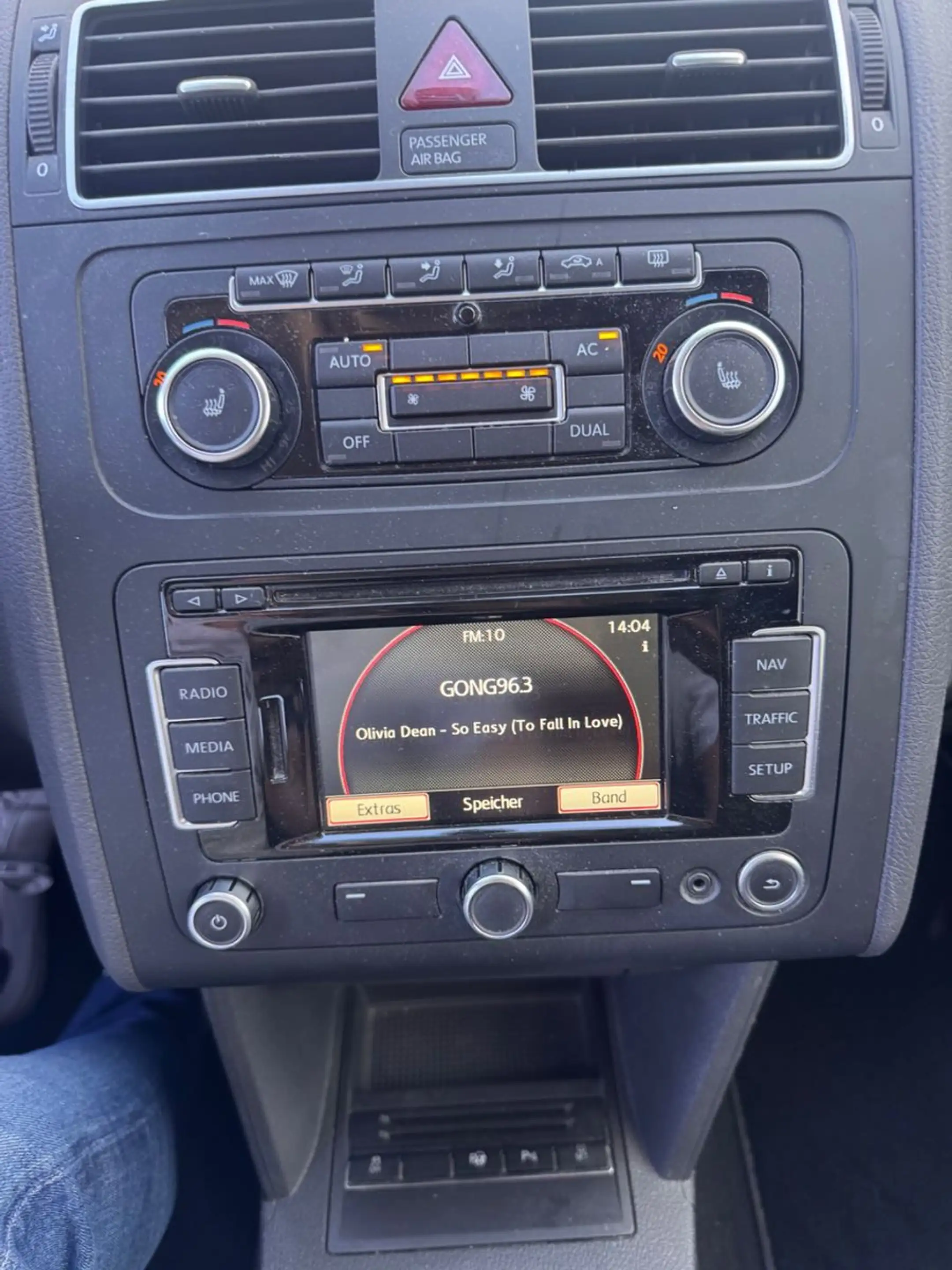 Volkswagen Touran 1,4TSI Style 1.HAND AHK NAVIGATION — photo 10