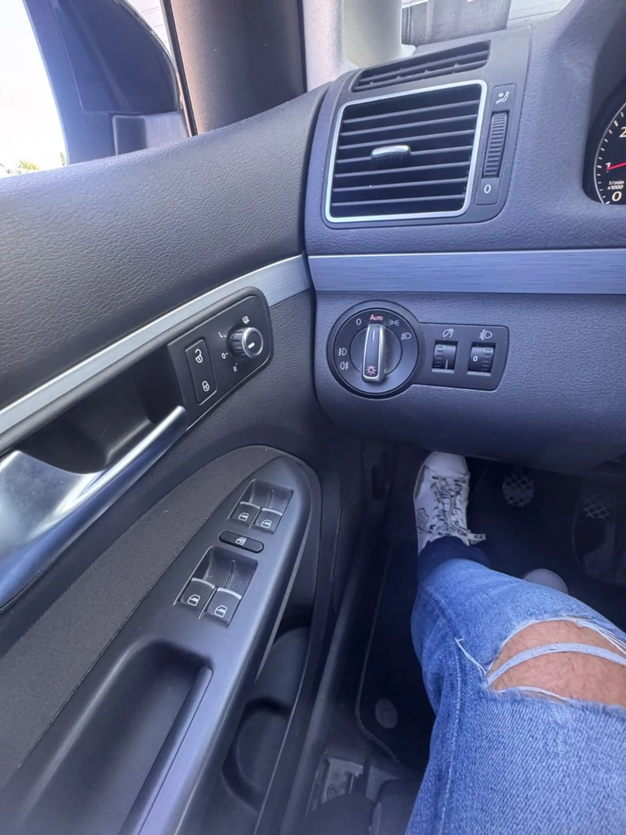 Volkswagen Touran 1,4TSI Style 1.HAND AHK NAVIGATION — photo 14